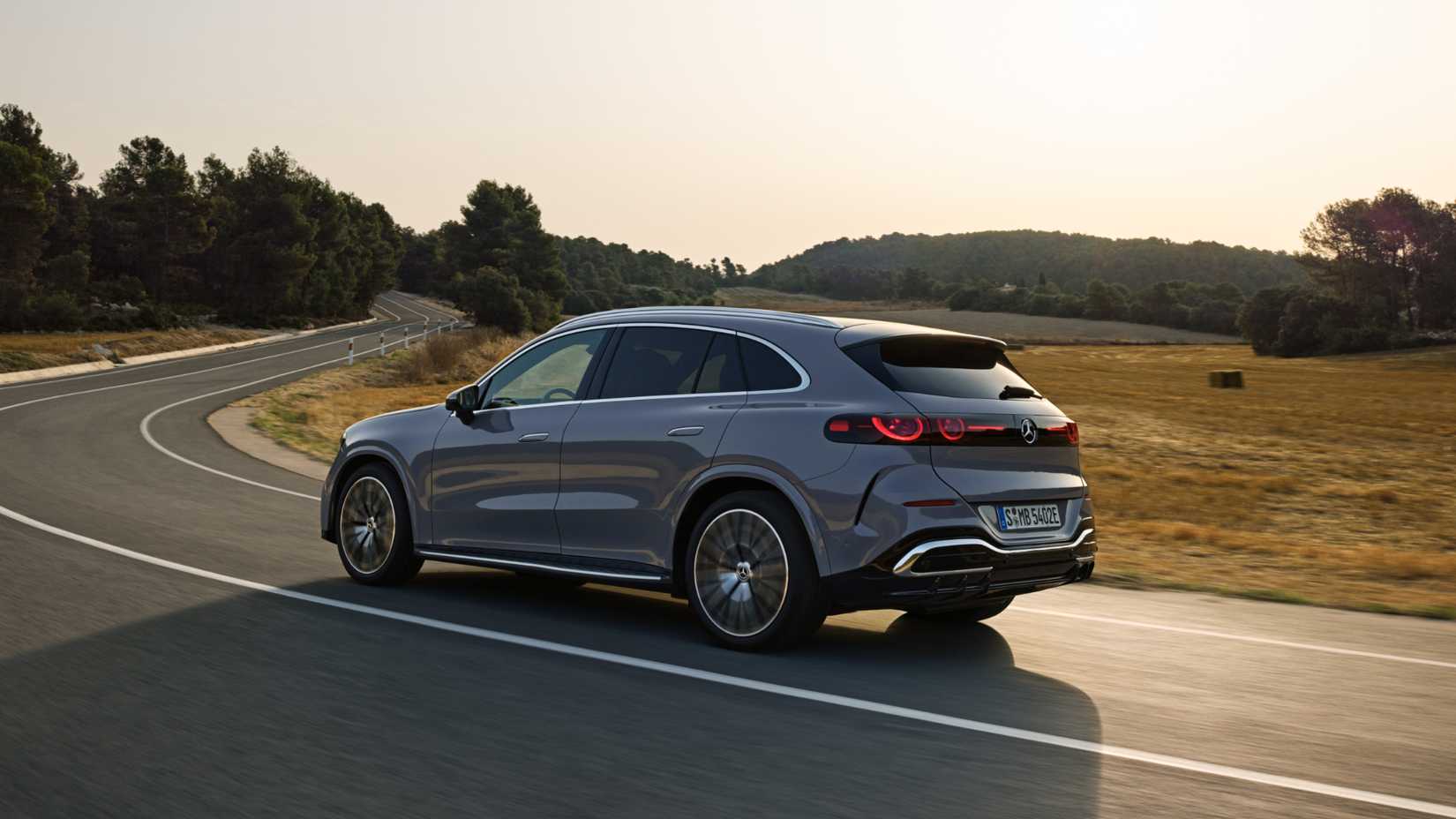 Mercedes-Benz GLC 2027 се търкаля отзад