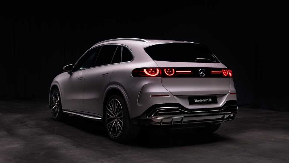 Задна 3/4 част на Mercedes-Benz GLC 2027