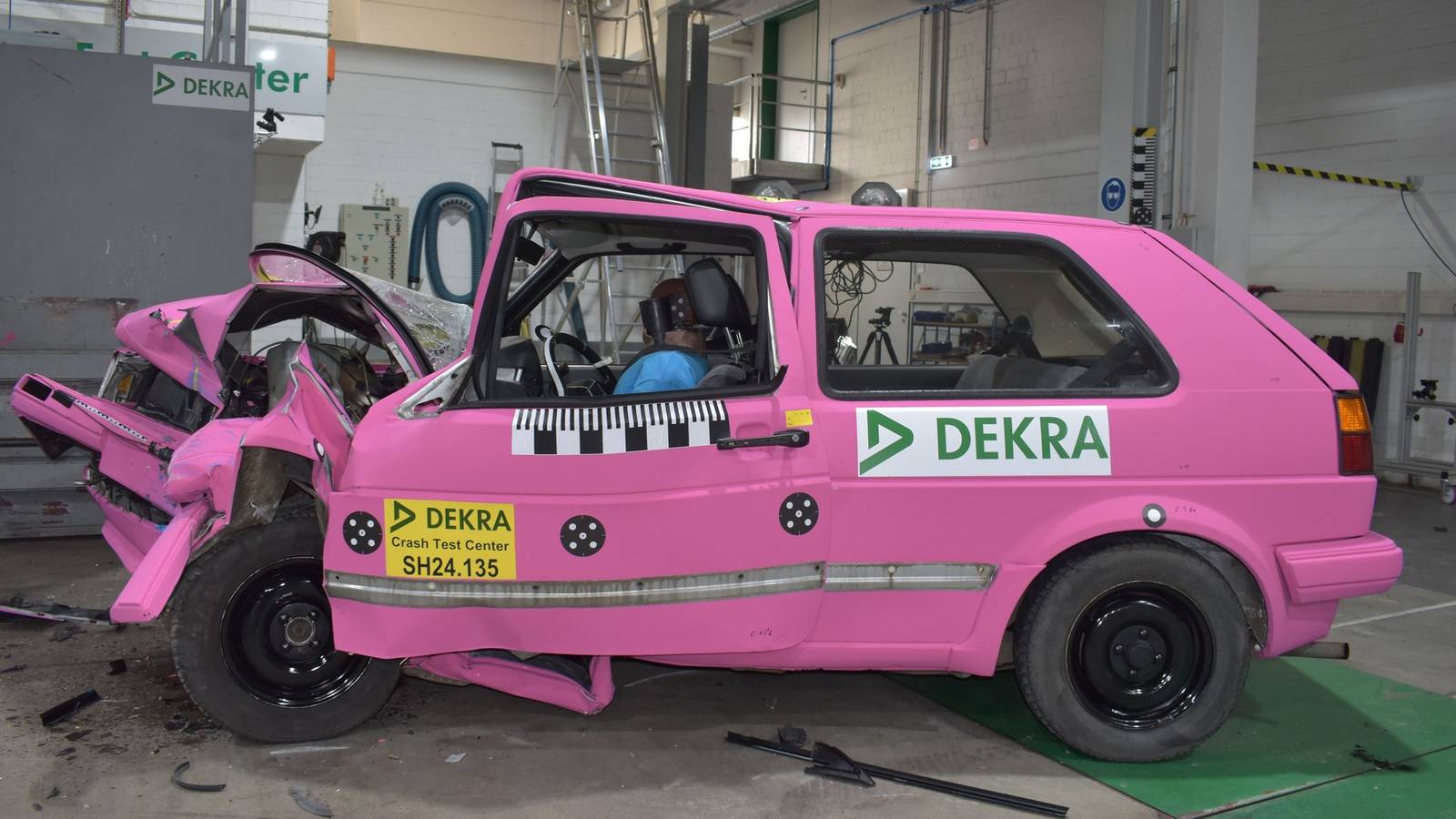 Golf R Accident German Safety Group Crashes Old And New VW Golfs To Show Modern Safety
