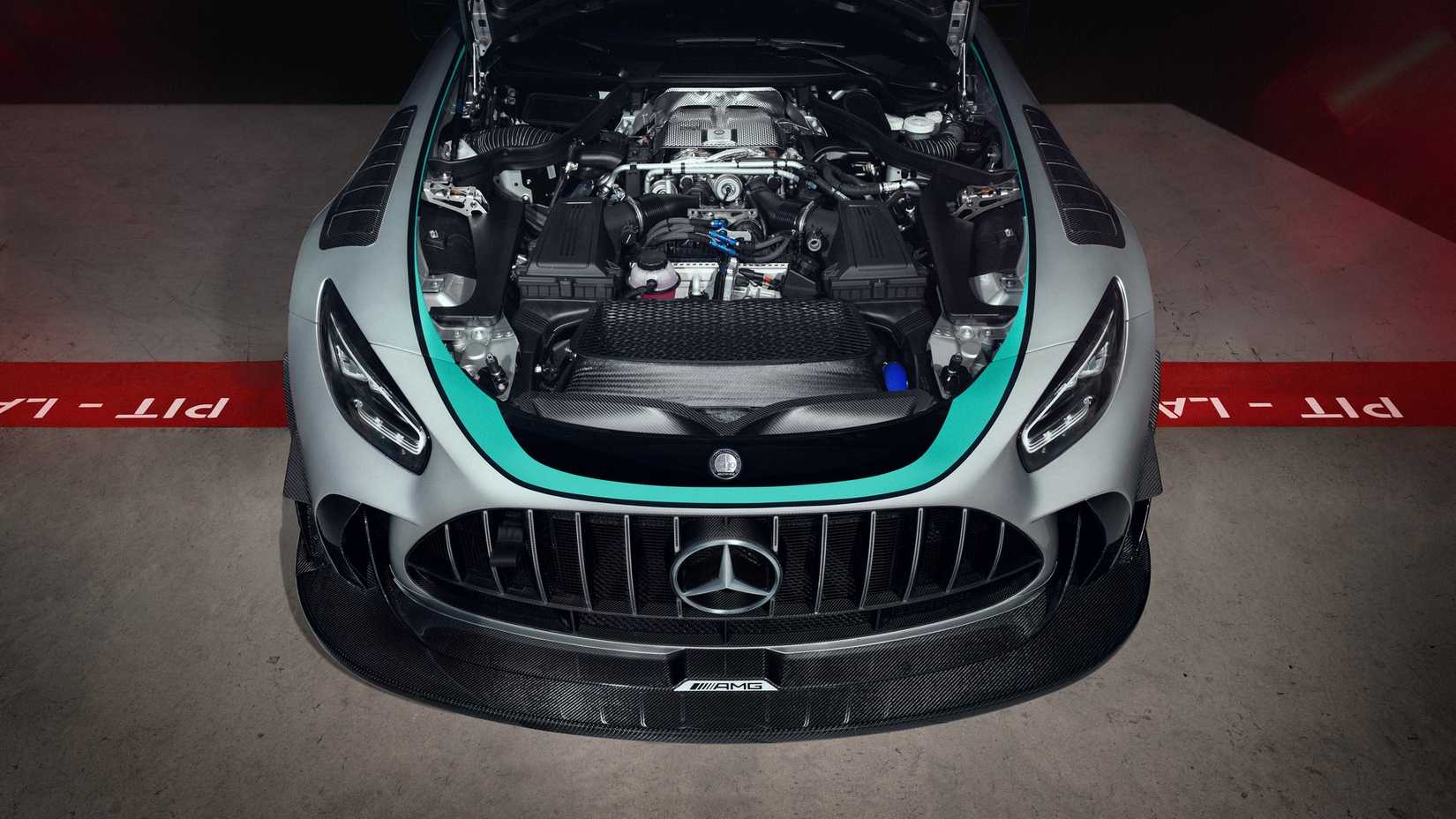 Mercedes-AMG супергеройская мощь и инновации