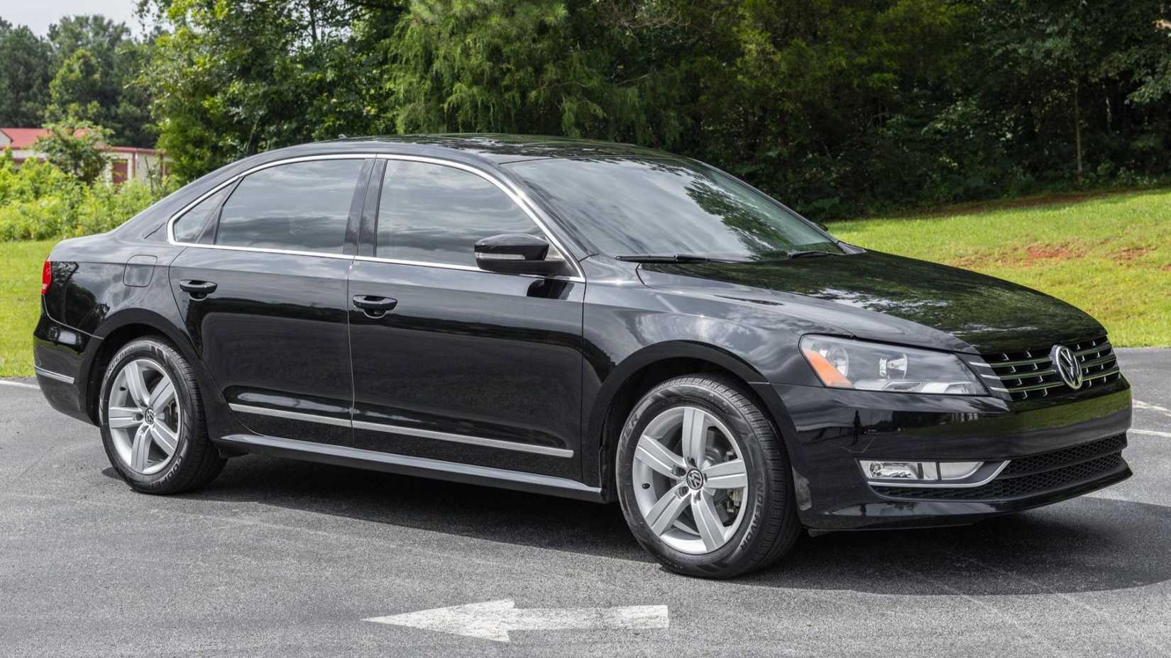 2015 Volkswagen Passat TDI side