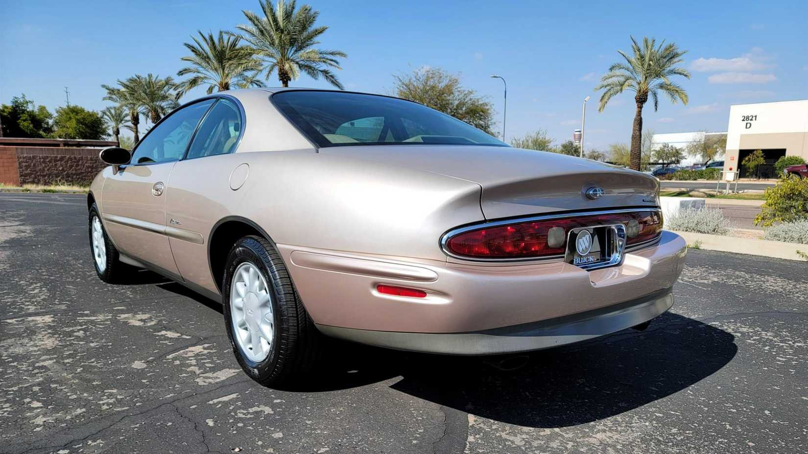 1995_buick_riviera_rear