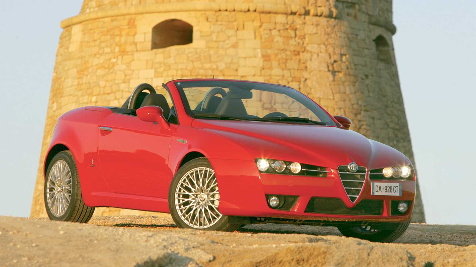 Alfa Romeo Built A Gorgeous Turbocharged Five-Cylinder Spider, But There  Was A Huge Problem
