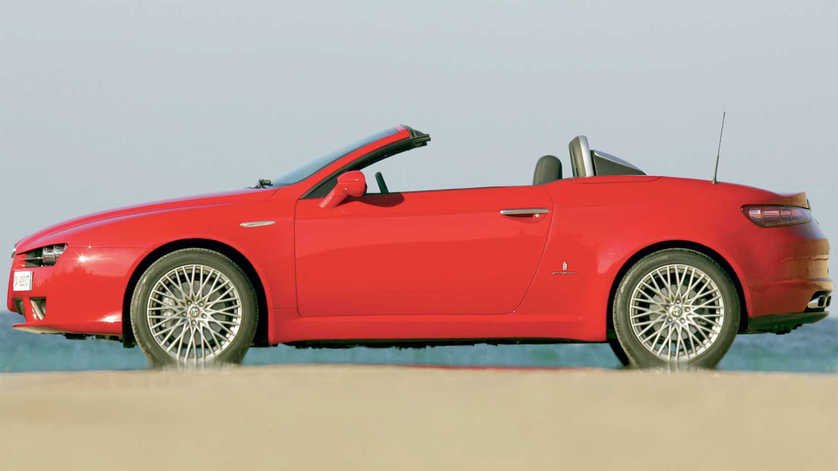 Alfa Romeo Built A Gorgeous Turbocharged Five-Cylinder Spider, But There  Was A Huge Problem