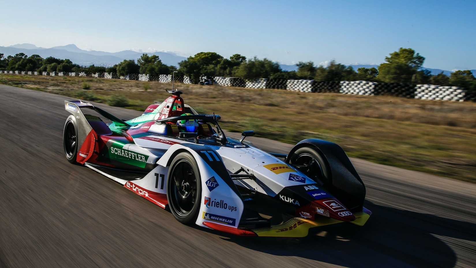 Audi Formula E sprijeda, tri četvrtine na stazi