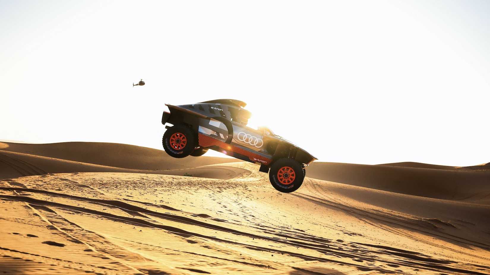 Audi RS Q e-tron strana, skok