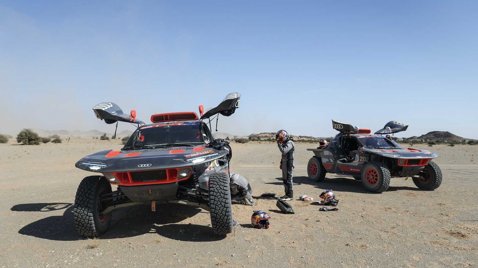 Audi RS Q e-tron, popravci u pustinji