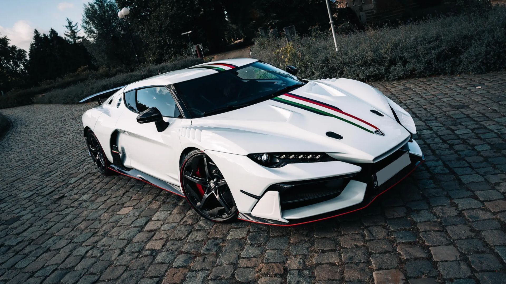 The Iguana Is A Mid-Engine Alfa Romeo That Weighs Less Than A Miata