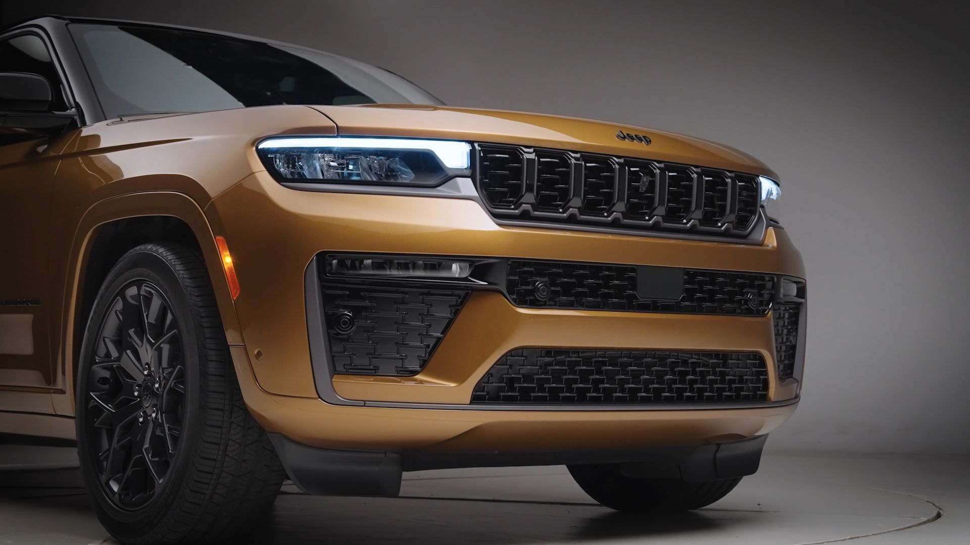 thumbnail image 2 of Jeep Grand Cherokee License Plates & Frames 2 of 13