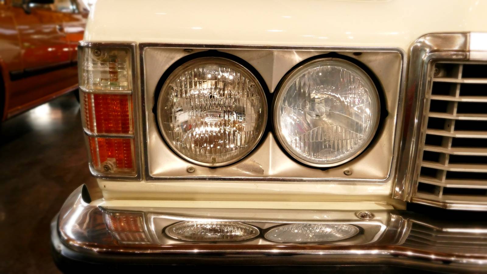 Mazda's Weird S-Class Rival Dropped Its GM V8 And Used 1.3 Wankel Engine Instead