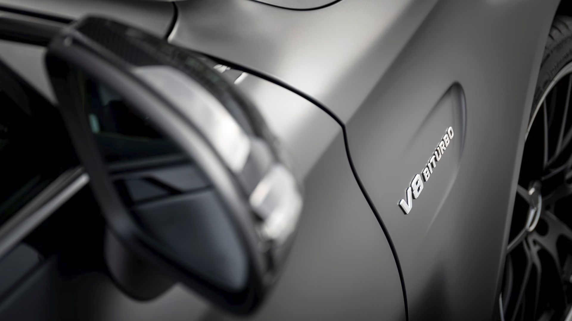 Dlaczego fani motoryzacji płacą więcej niż cena katalogowa za ostatniego klasycznego Mercedesa-AMG z silnikiem V8 i napędem na tył