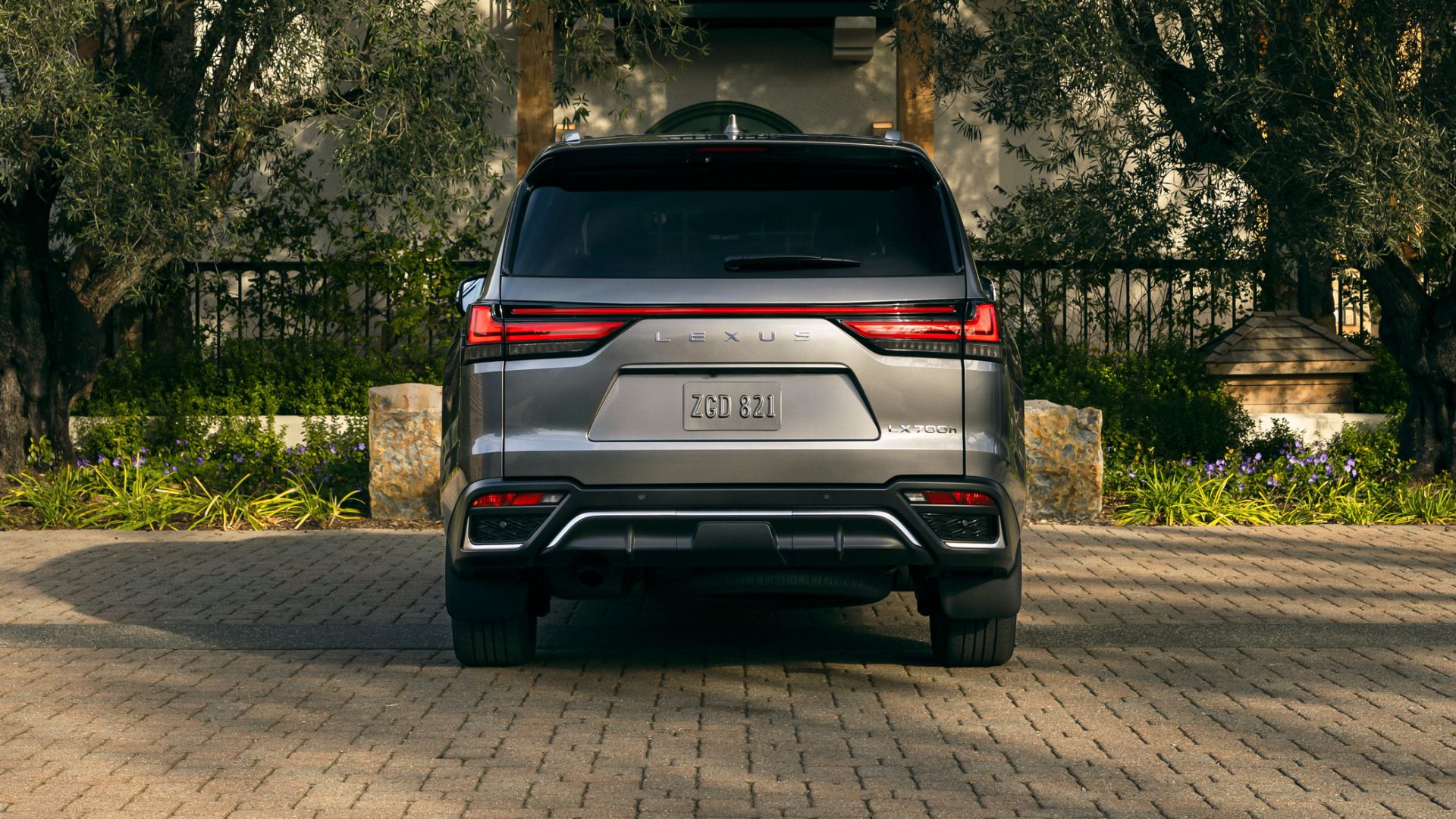 SUVS That Can Tow 7,000 Pounds - And More