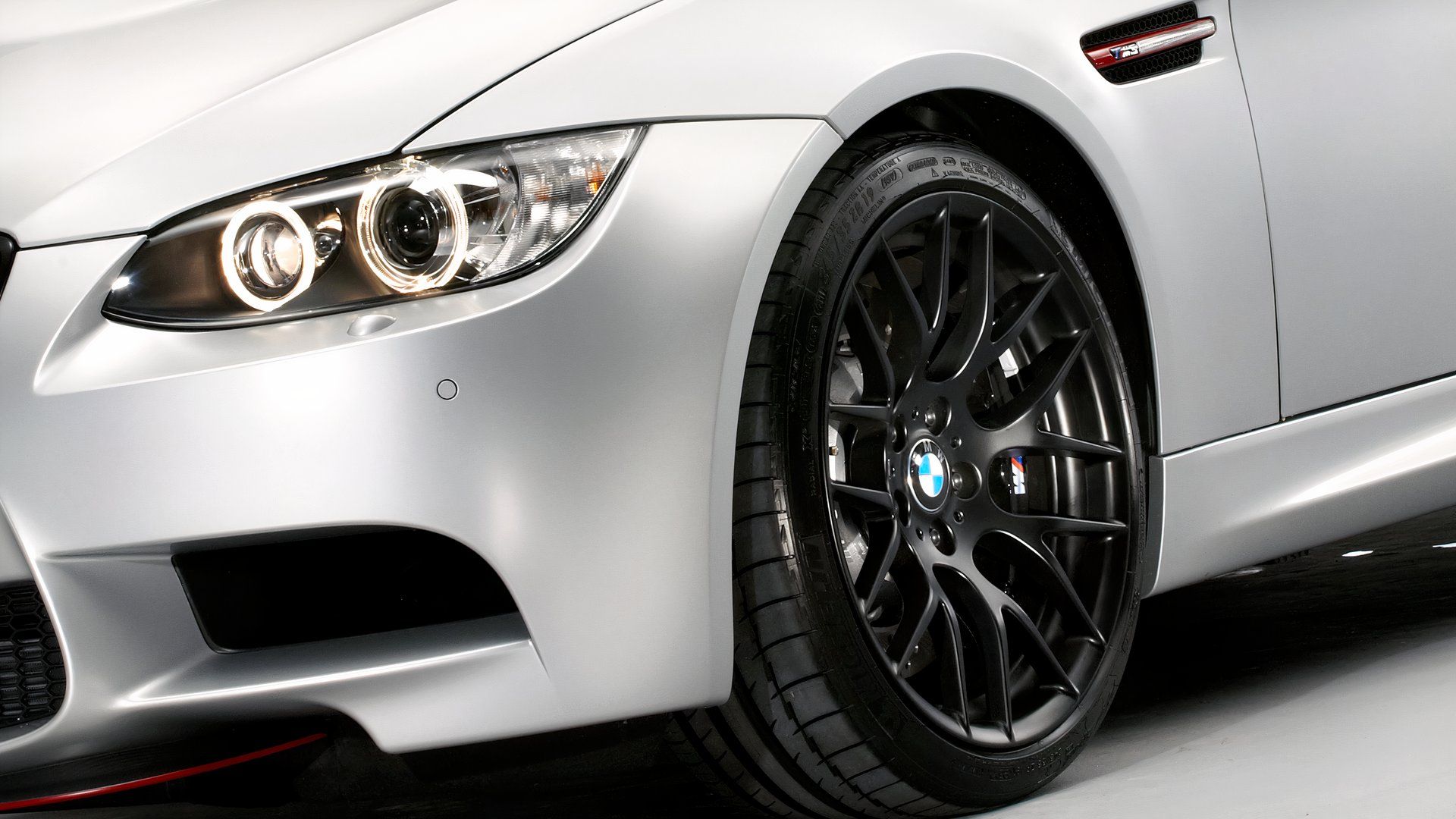 BMW zbudowało tylko 67 egzemplarzy tego ultralekkiego M3 z karbonowym nadwoziem – oto dlaczego go nie kupisz