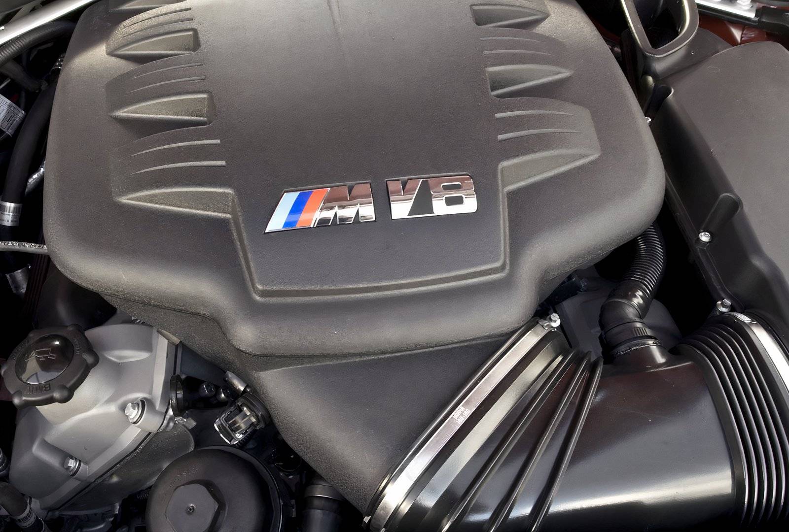 bmw-v8-main.png?w=1600&h=1200&