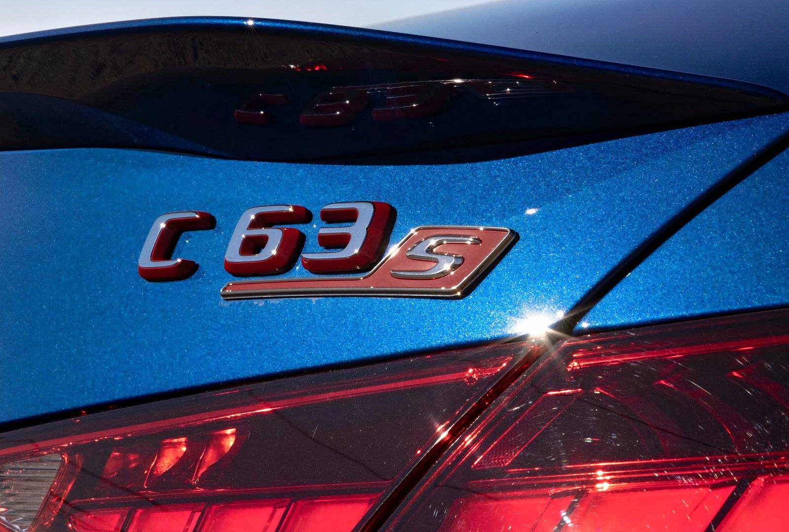 c63-amg-badge.png?w=1600&h=