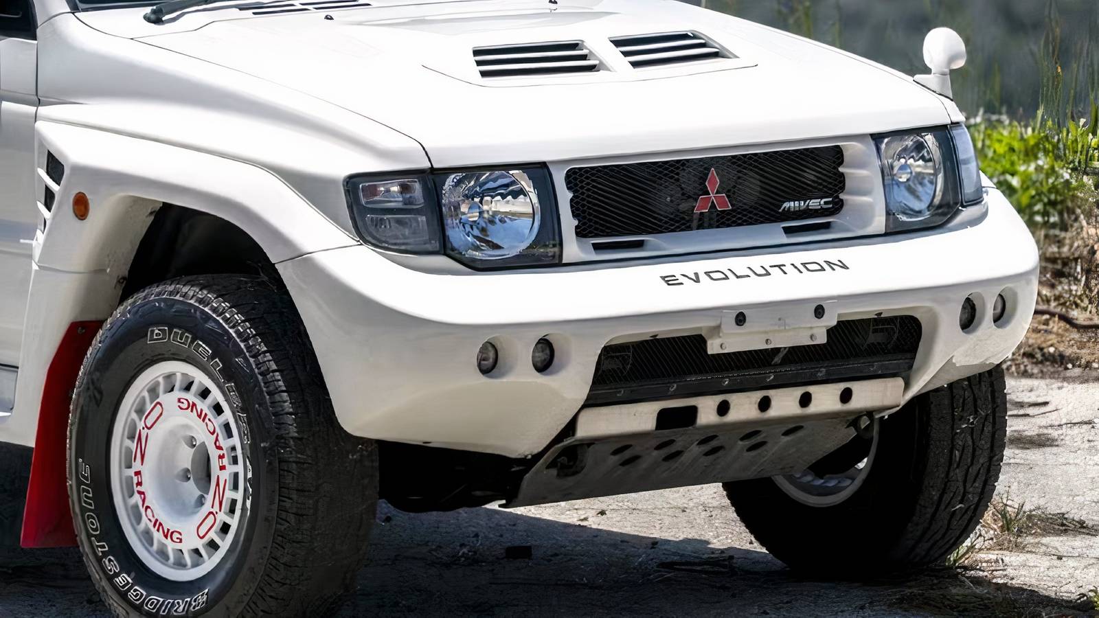 Mitsubishi Pajero Evolution: The Rally-Bred SUV That Dominated Dakar