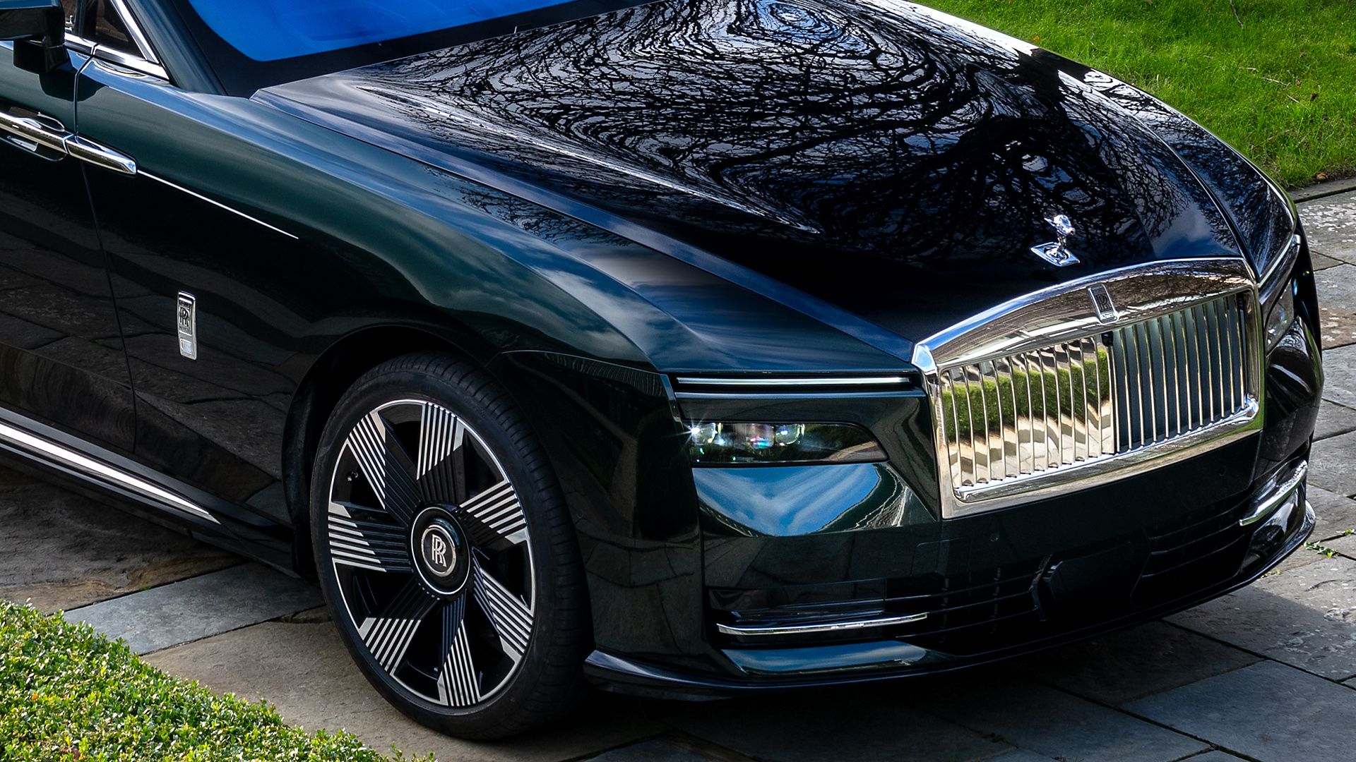 Rolls-Royce Could Revive The Center-Hinged Hood For Modern Cars