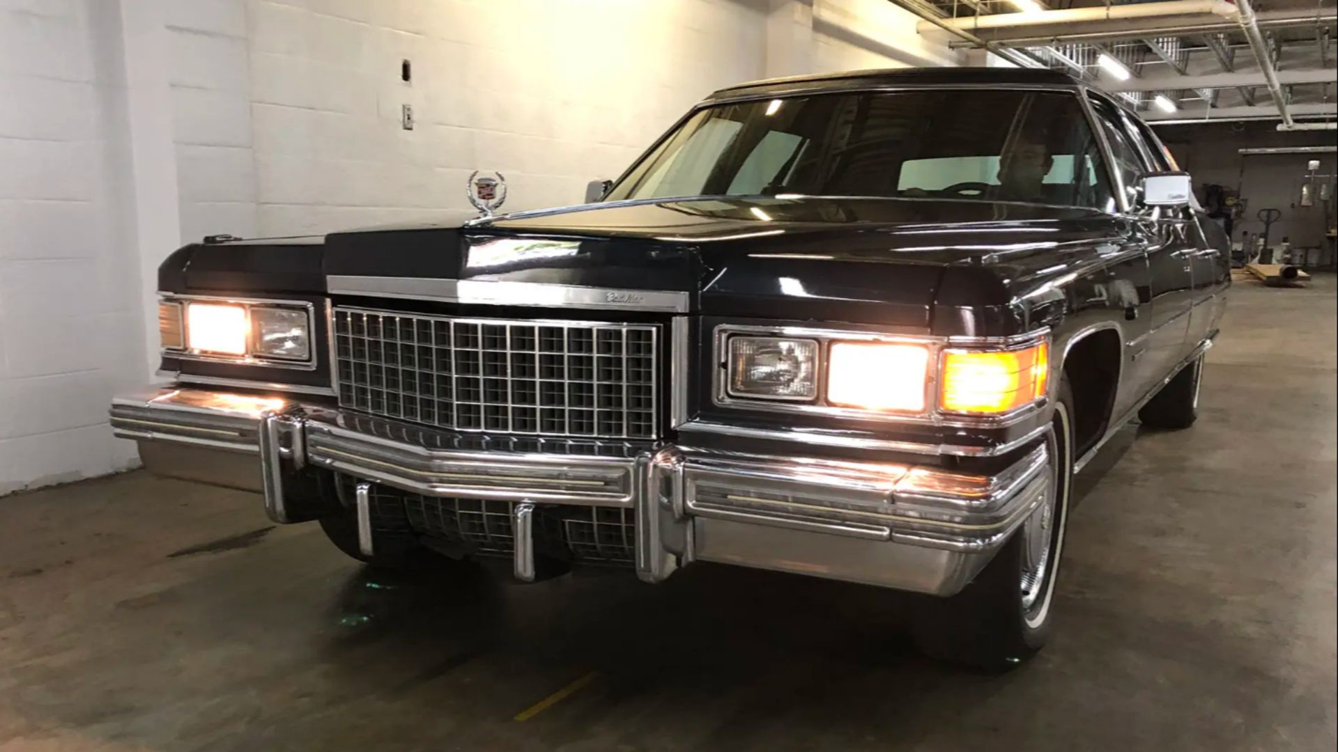 thumbnail image 2 of 🚗 70s-90s Cadillac Gold Tail Light Crest Ornament Emblem – For Parts/Repair 2 of 4