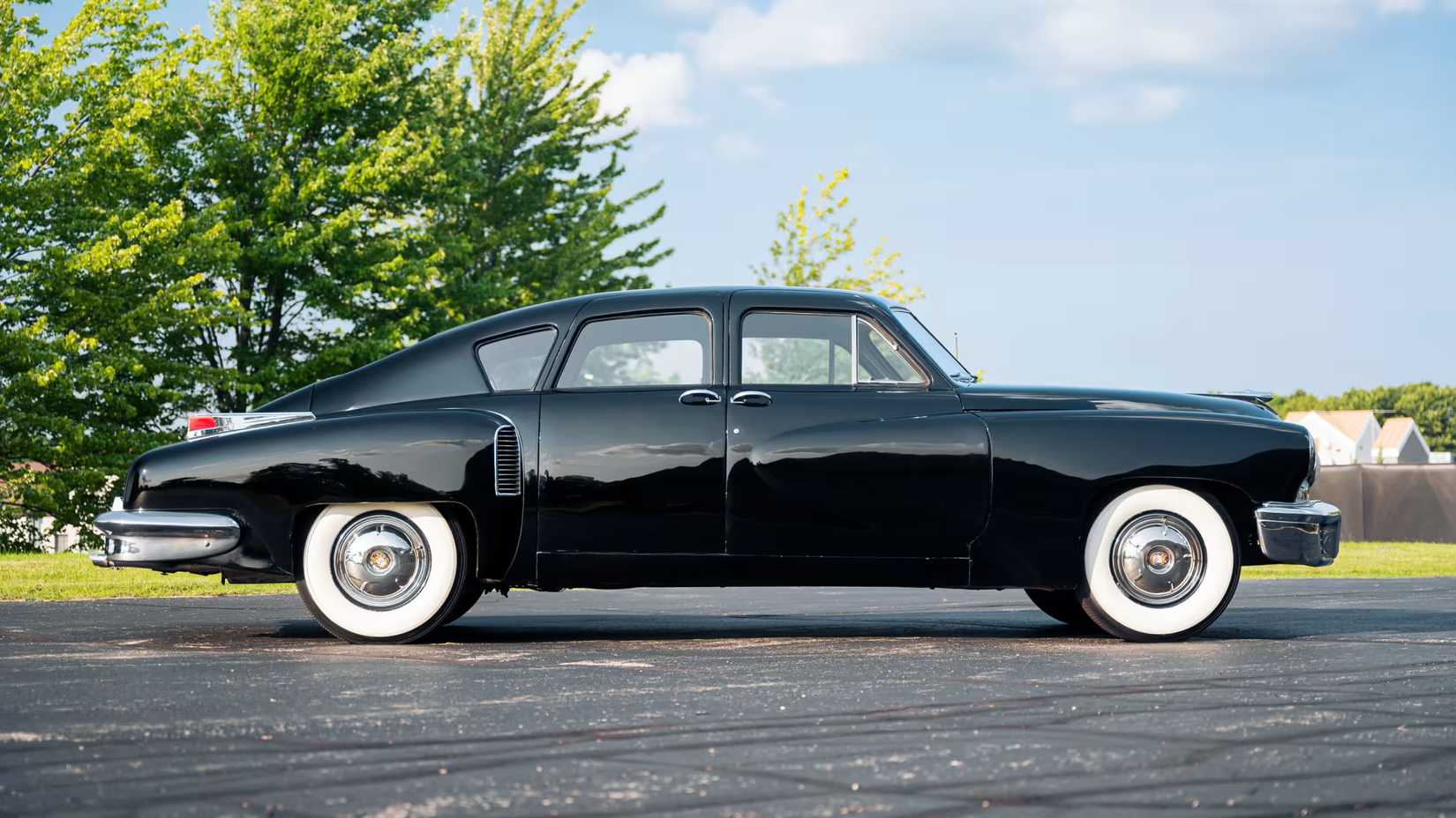 1948_tucker_48_side