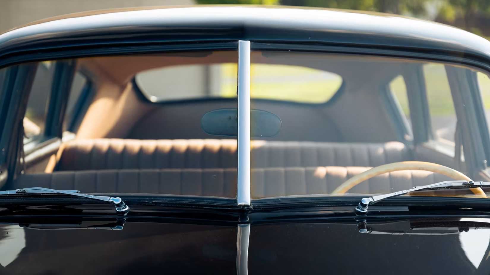 1948_tucker_48_windshield_close_uo