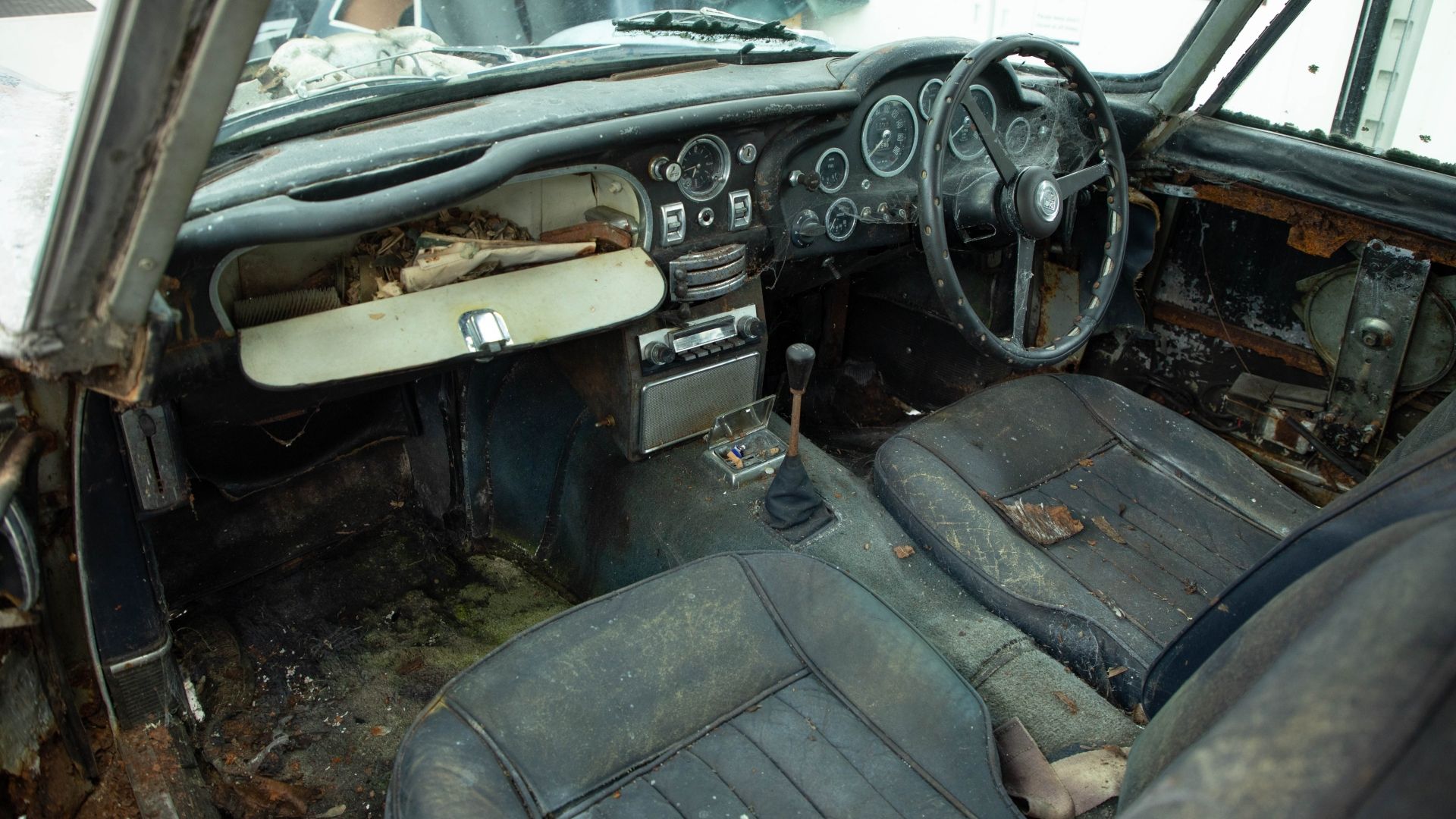 aston martin db5 interior images