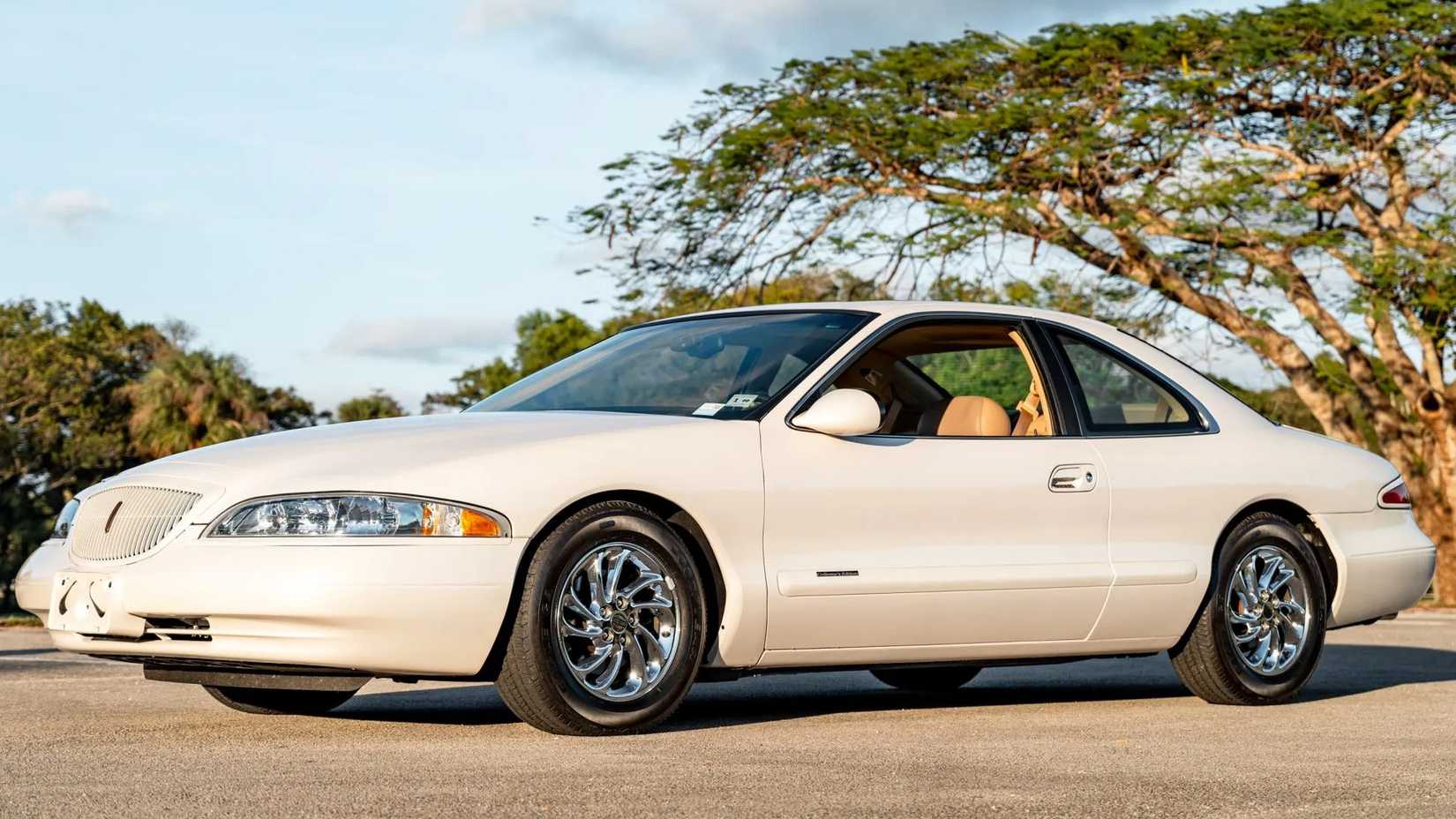 280 HP, 32 Valves, Rear-Wheel Drive: The Dirt-Cheap V8 Coupe Detroit ...