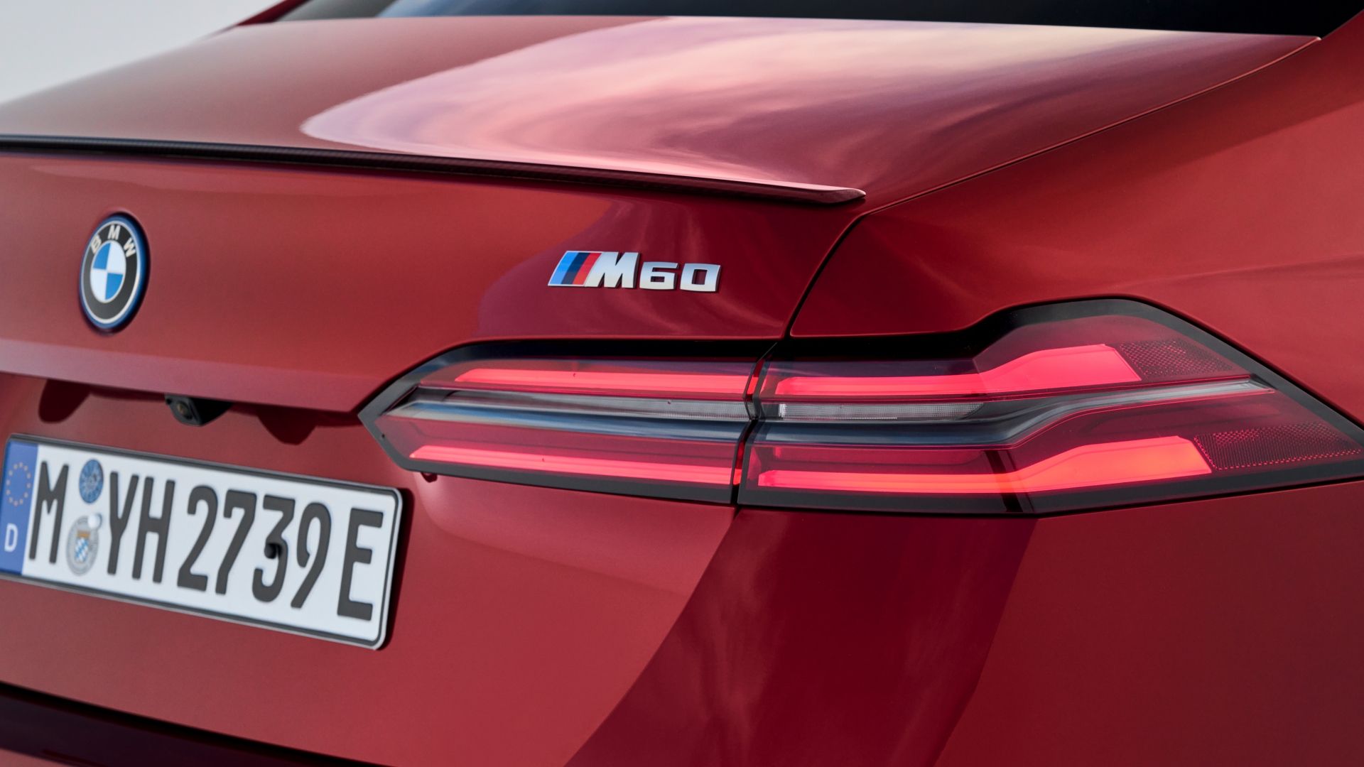 BMW i5 M60: 최상위 전기 세단, 구매할 가치가 있을까요?