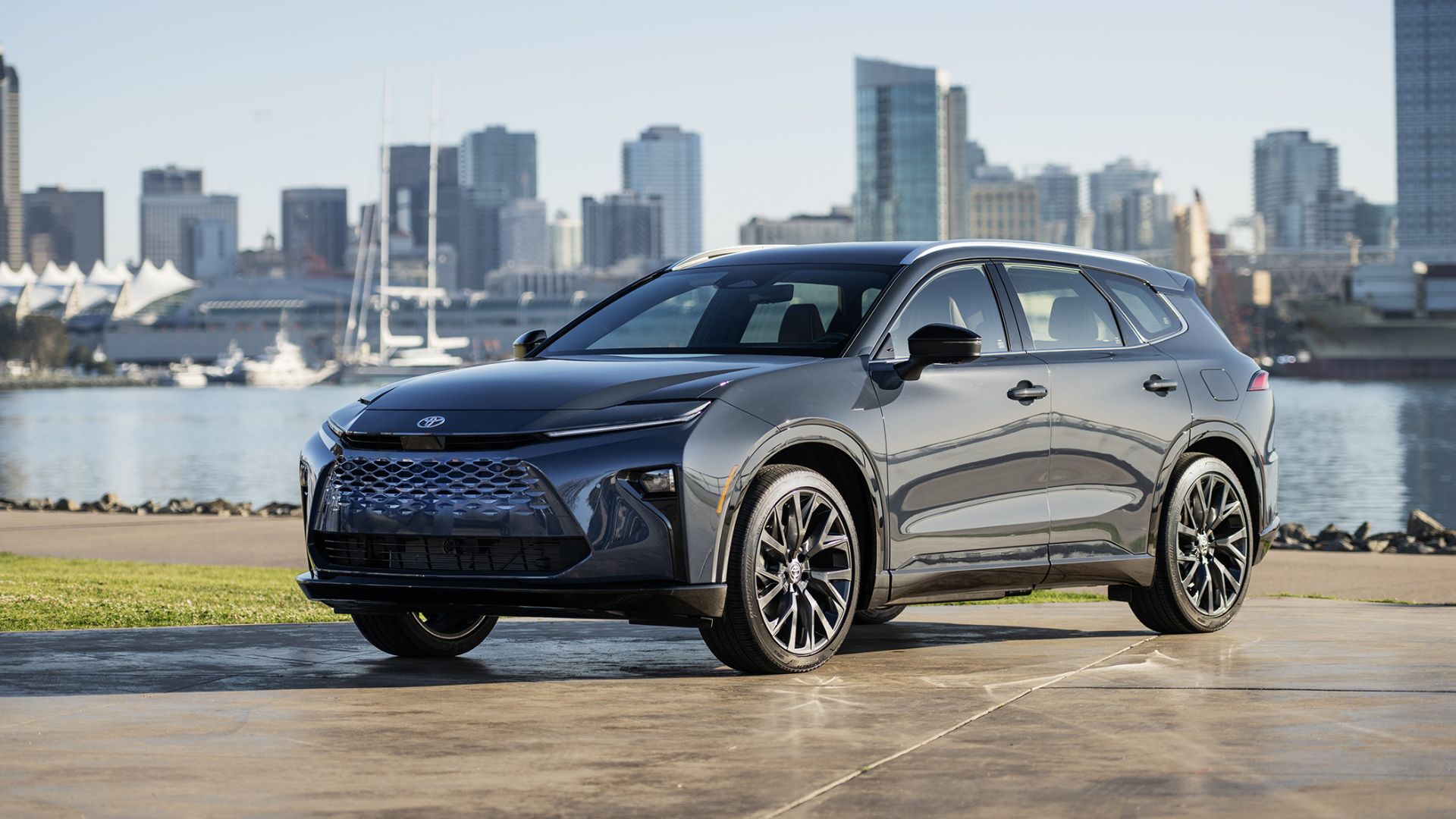 2026 Crown Signia side profile showcasing the long wagon silhouette