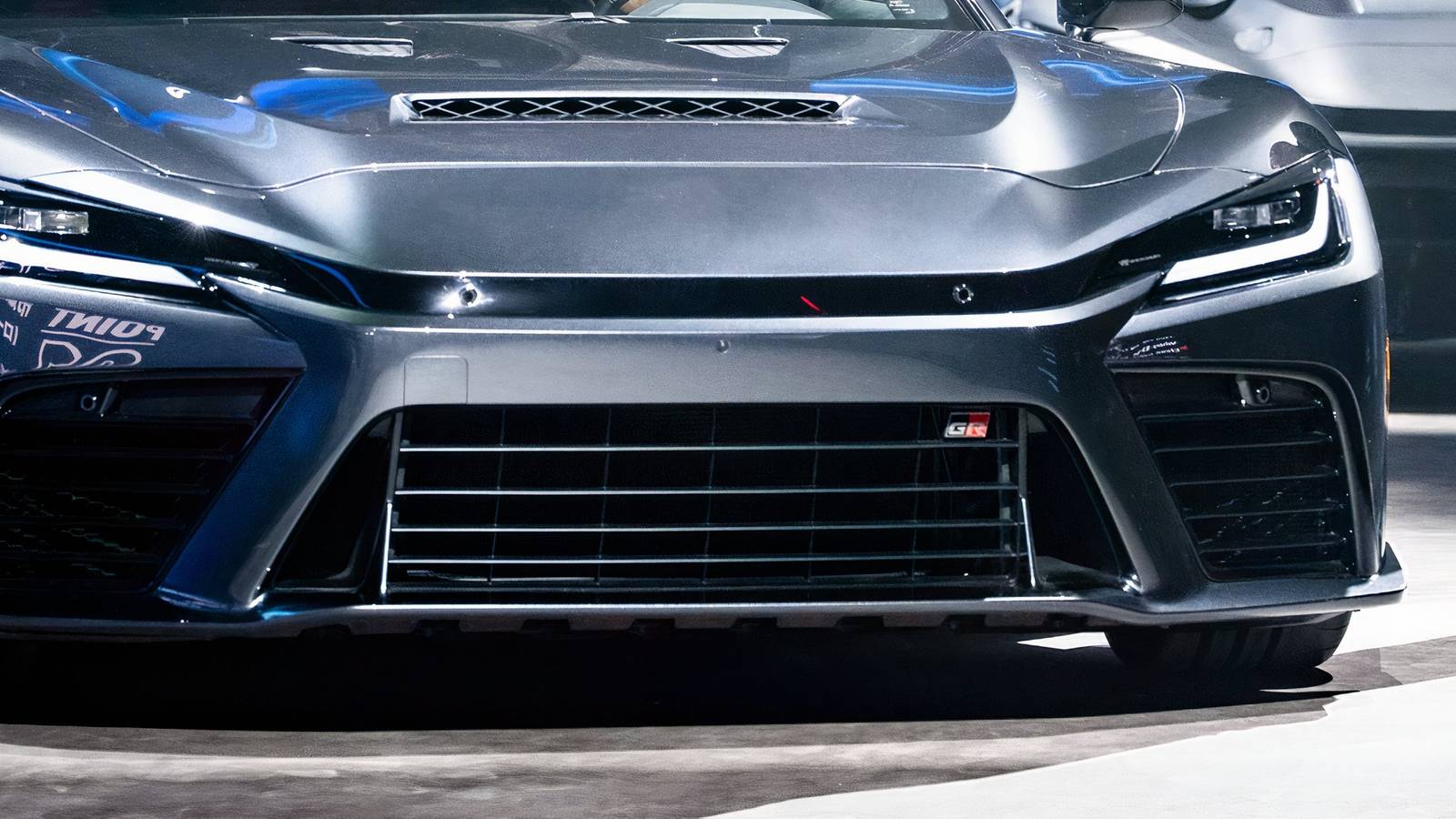 Toyota GR GT con dettagli di design apparentemente inutili ma utili per la pista