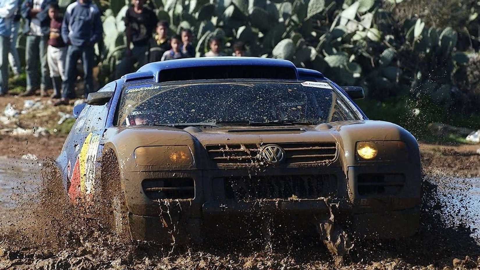 2004 Volkswagen Race Touareg TDI front, water crossing