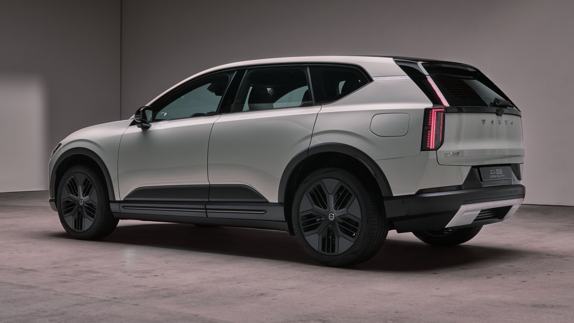 Volvo EX60 Debuts: Sedate Styling With 670 HP, 400-Mile Range
