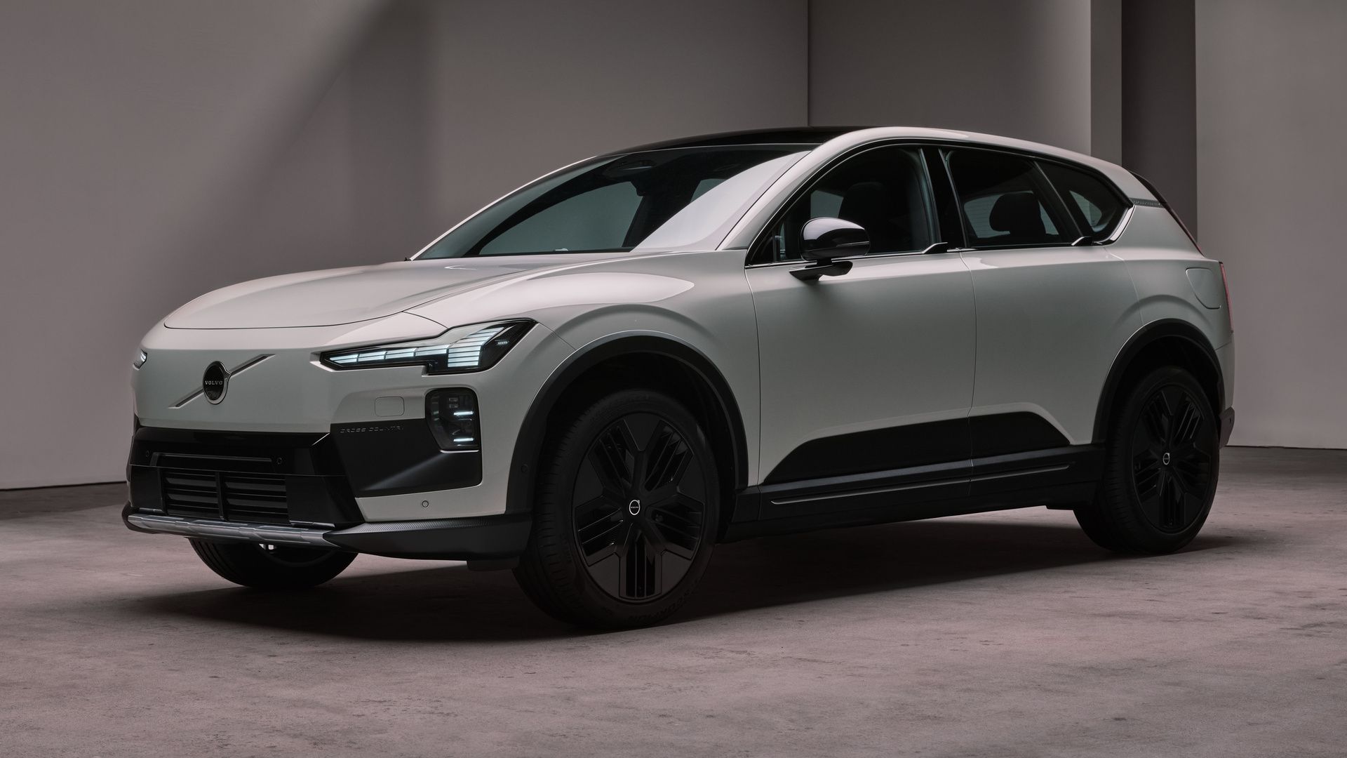 Volvo EX60 Debuts: Sedate Styling With 670 HP, 400-Mile Range