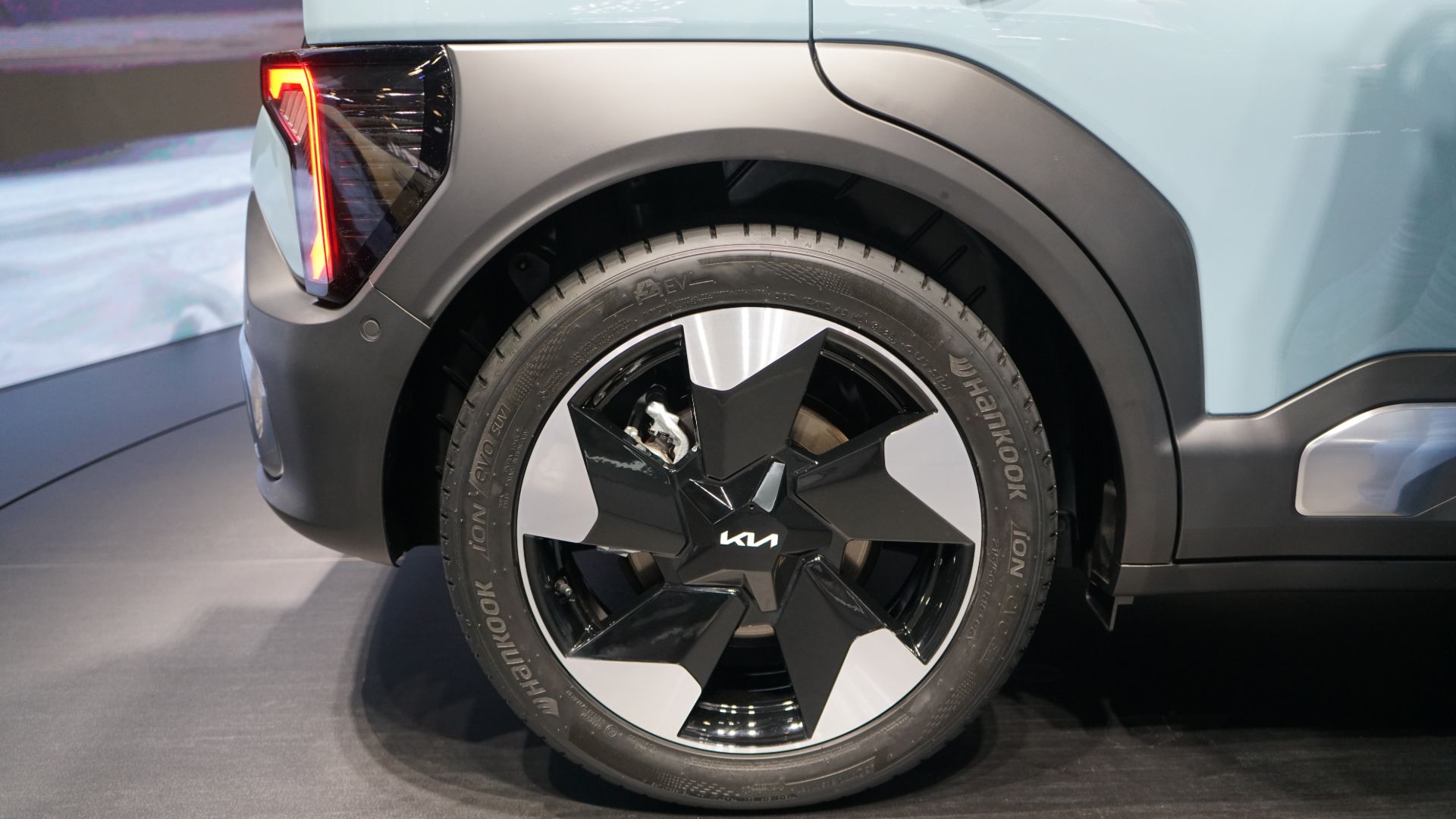 유럽에서 신형 기아 EV2 SUV 데뷔, 주행 거리 278마일.