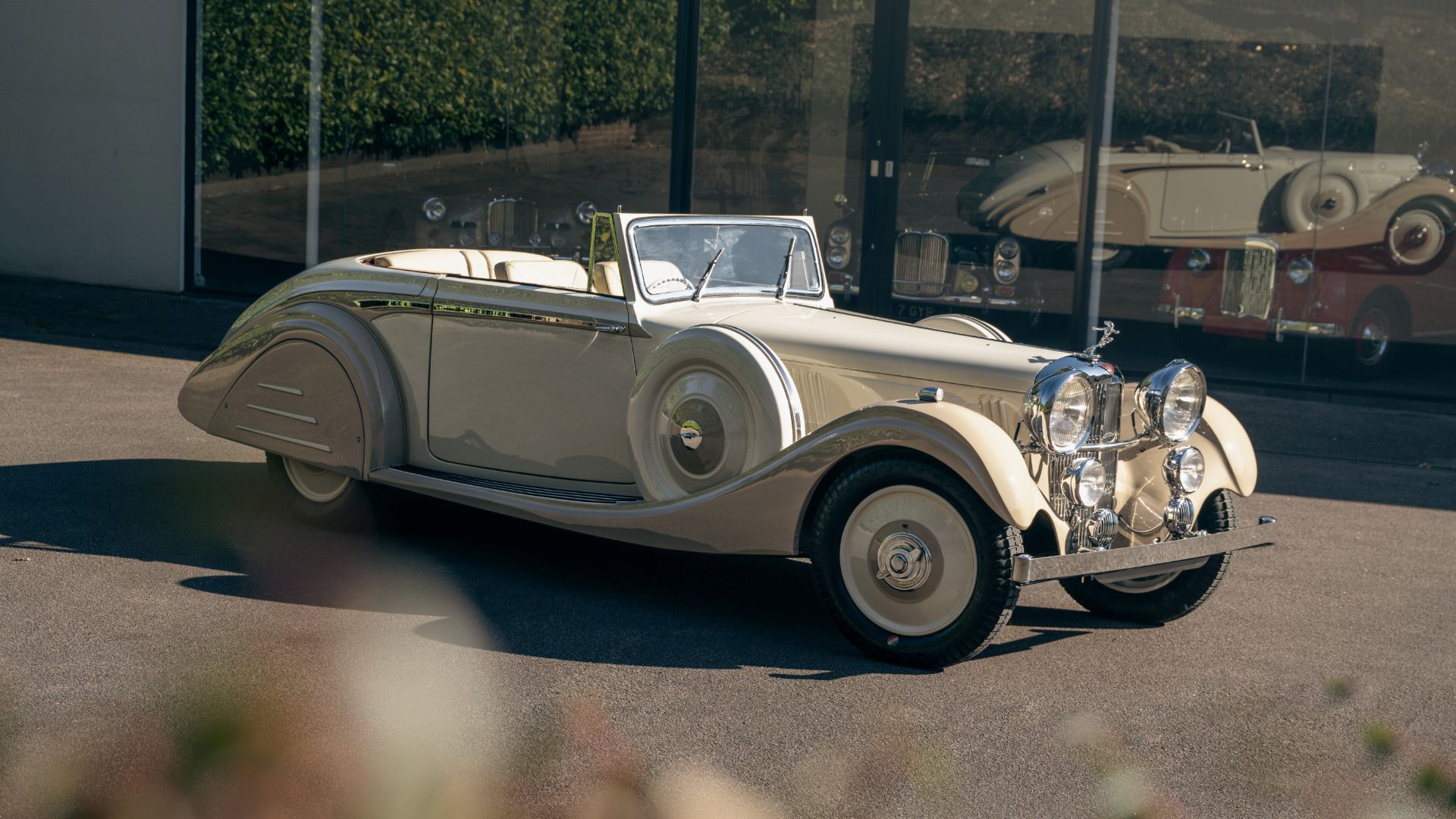 سيارة Alvis Vanden Plas Tourer التراثية المزودة بمحرك Straight-Six