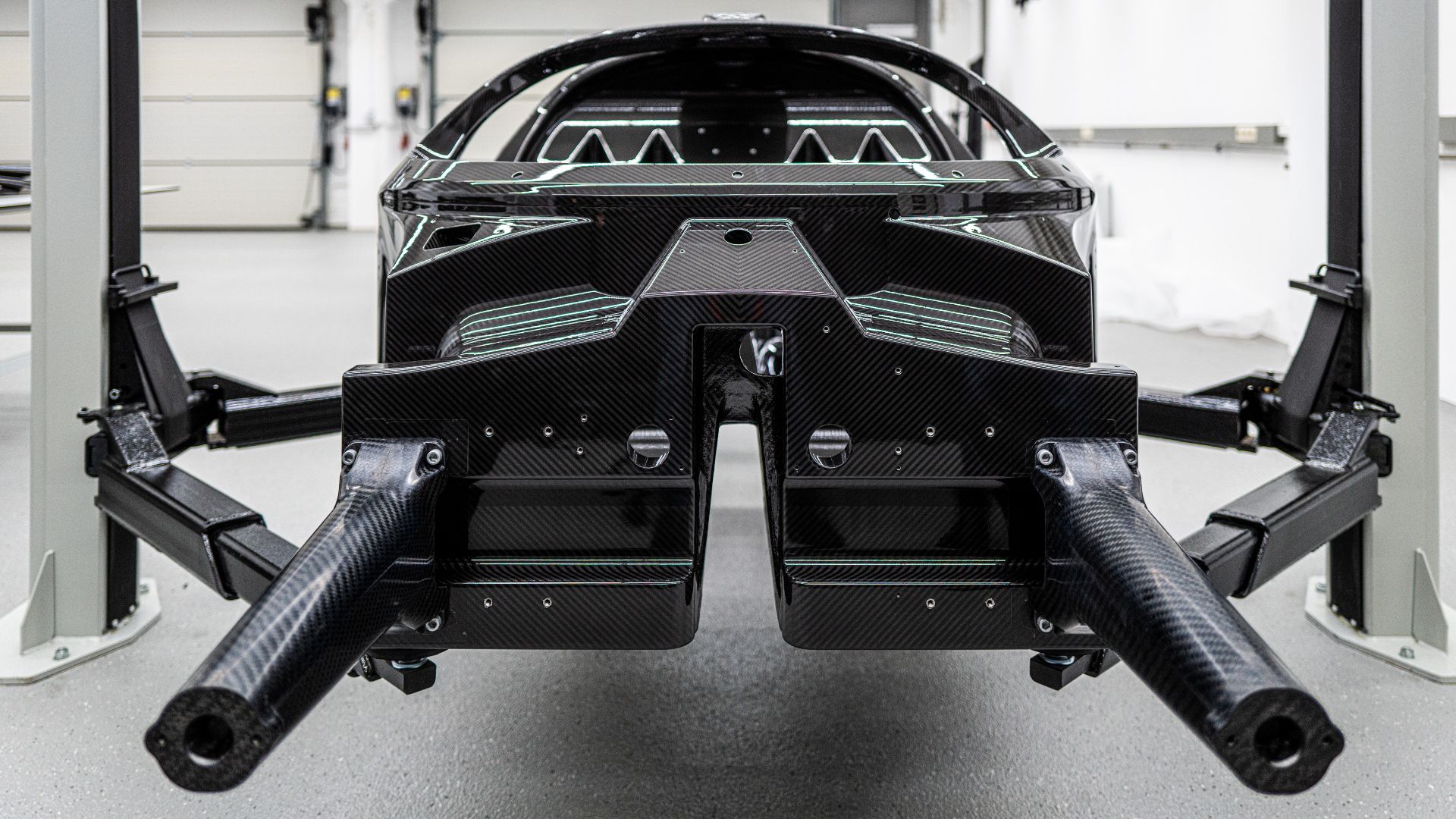 The New Apollo Evo Packs A Screaming 800-Horsepower V12