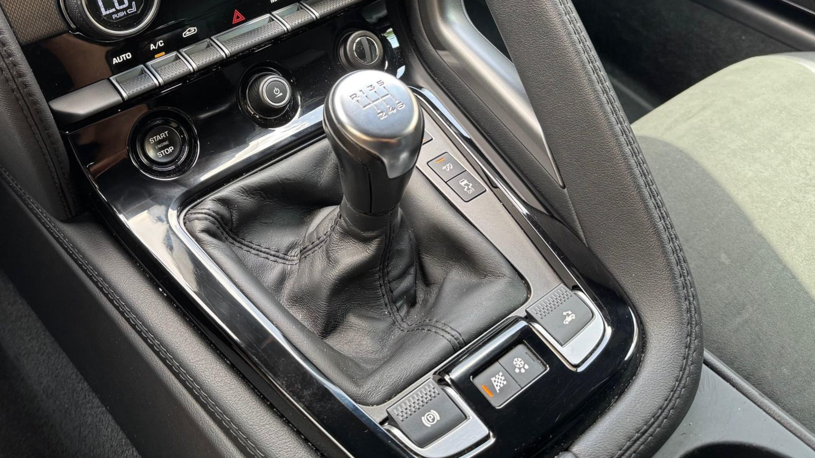 The Jaguar F-Type Is The Rare Supercharged V6 Manual Sports Car You Should Buy If You Can't Afford A Porsche 911