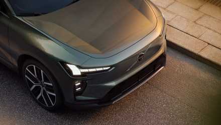 2027 Volvo EX60 front close