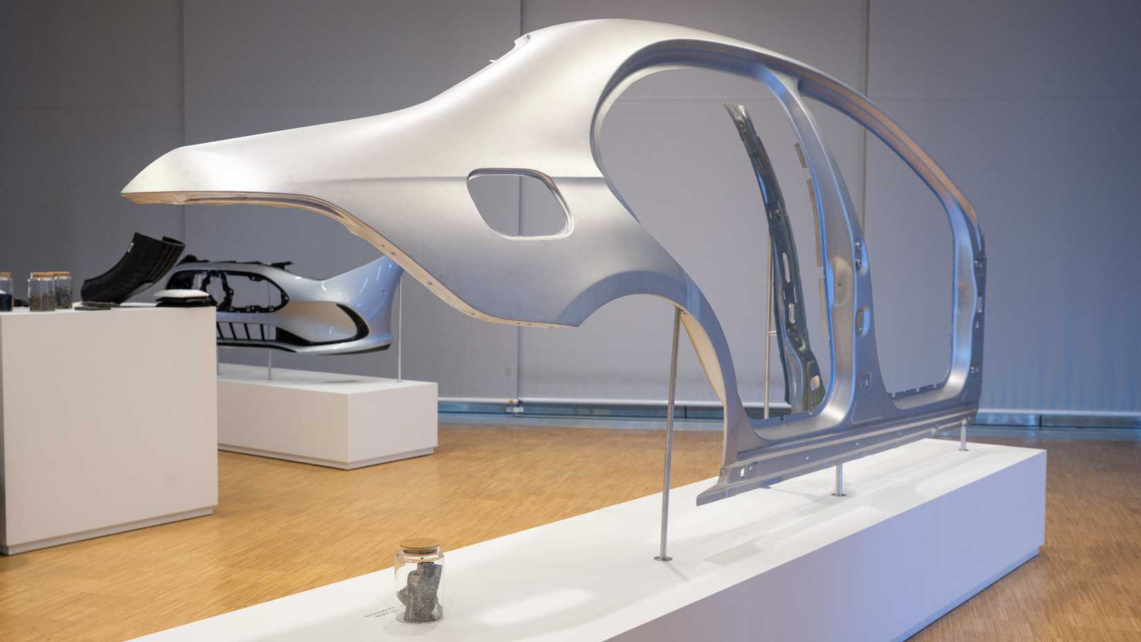 mercedes-benz-tomorrow-xx-program-12