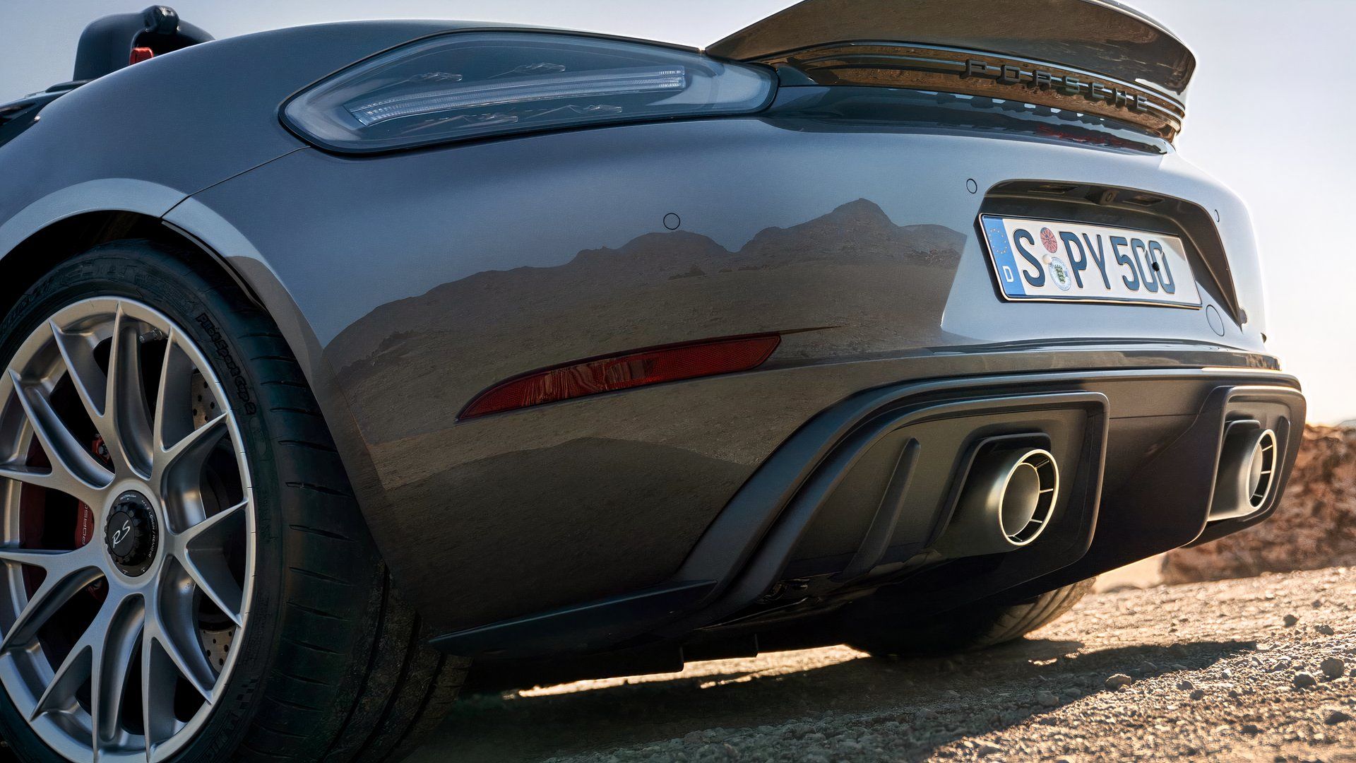 Żaden inny samochód z silnikiem umieszczonym centralnie nie pobił rekordu sprzedaży Porsche Boxster, a teraz model ten przechodzi do historii