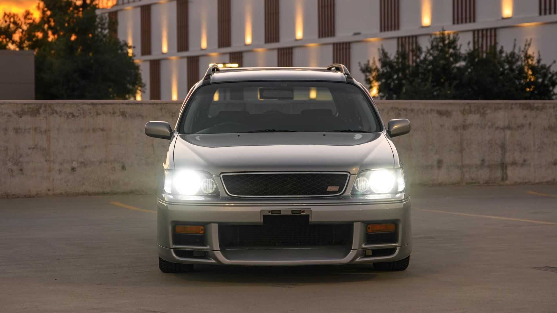 2001 Nissan Stagea 260RS Autech Version front