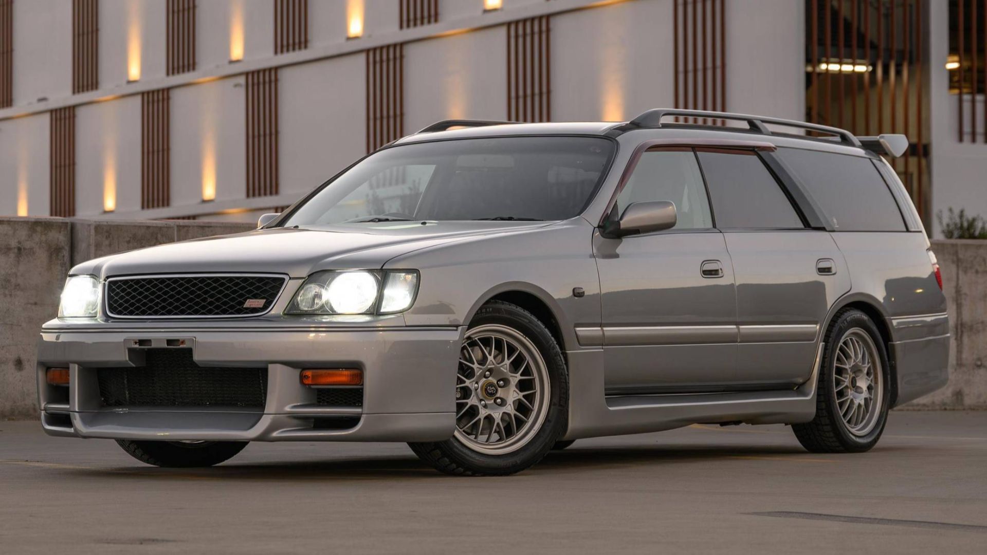 2001 Nissan Stagea 260RS Autech Version front quarter
