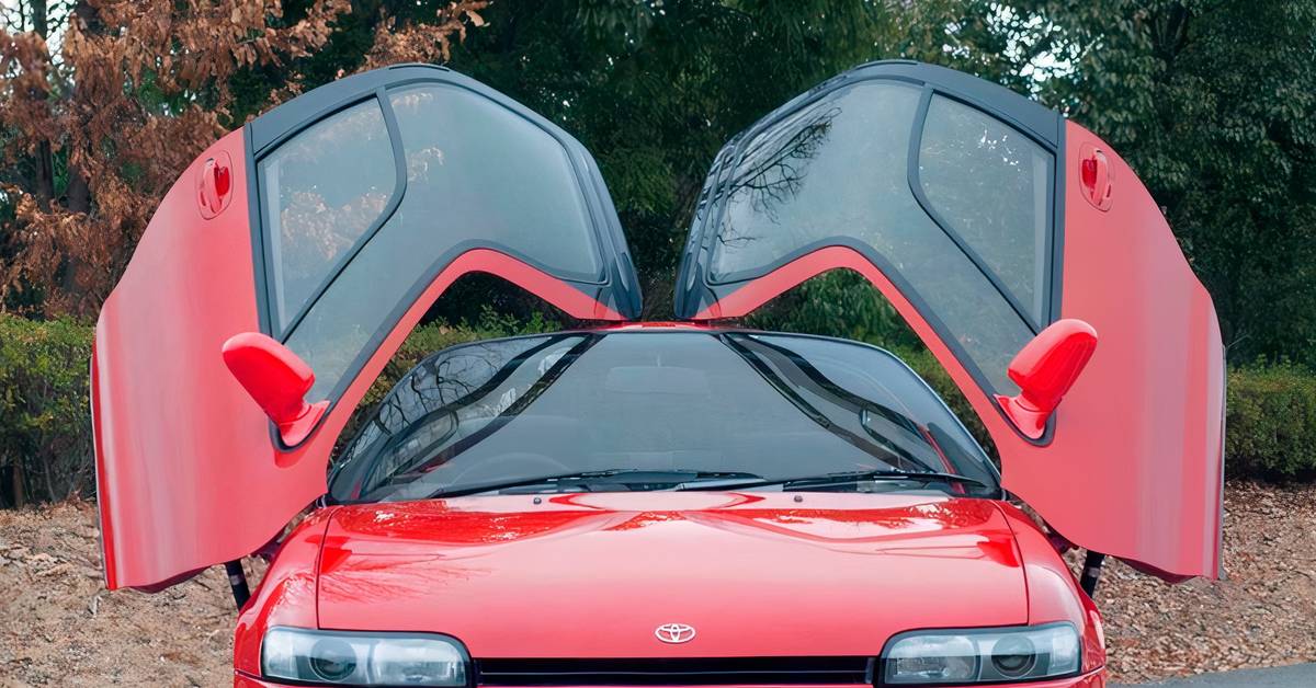 This Cheap Toyota Is The Reason The McLaren F1 Has Butterfly Doors