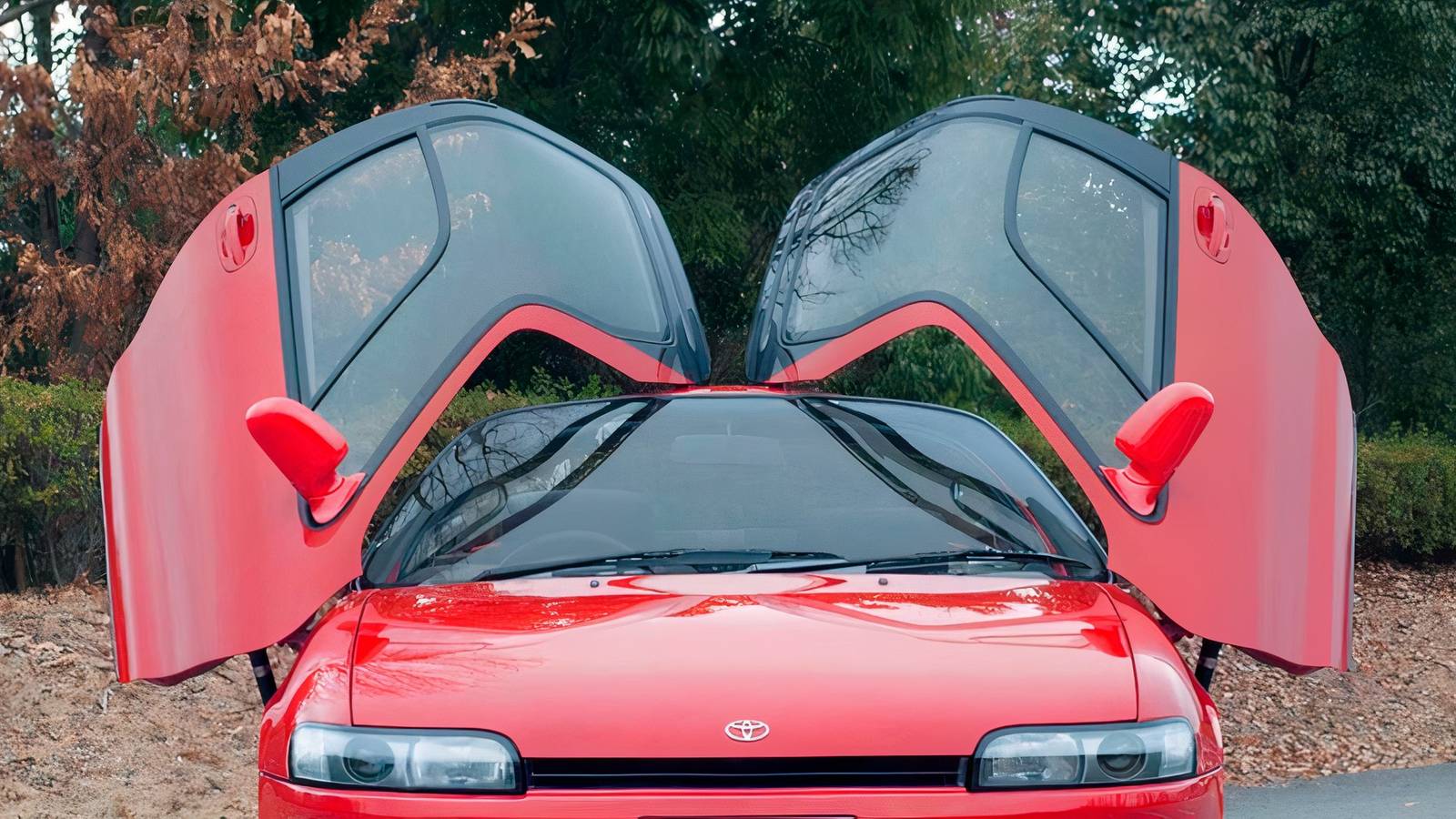 This Cheap Toyota Is The Reason The McLaren F1 Has Butterfly Doors