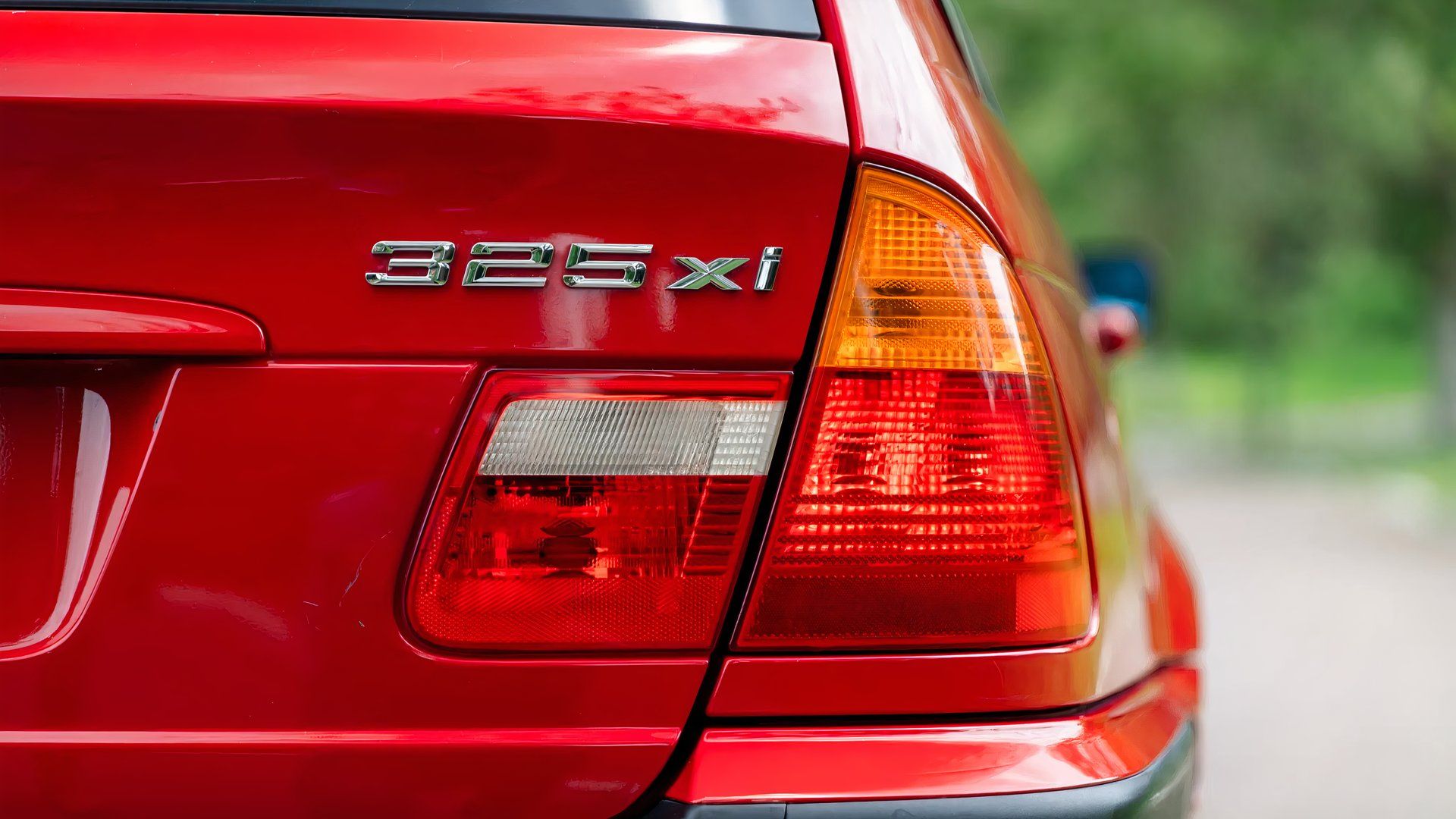 BMW의 325xi는 2000년대 최고의 사륜구동 왜건이었으며, 현재는 저렴하게 구매할 수 있습니다.