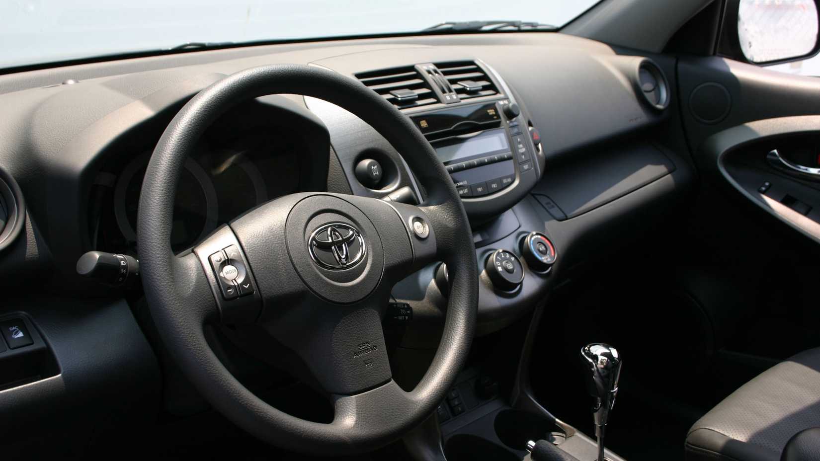 Toyota RAV4 V6 обзор и история