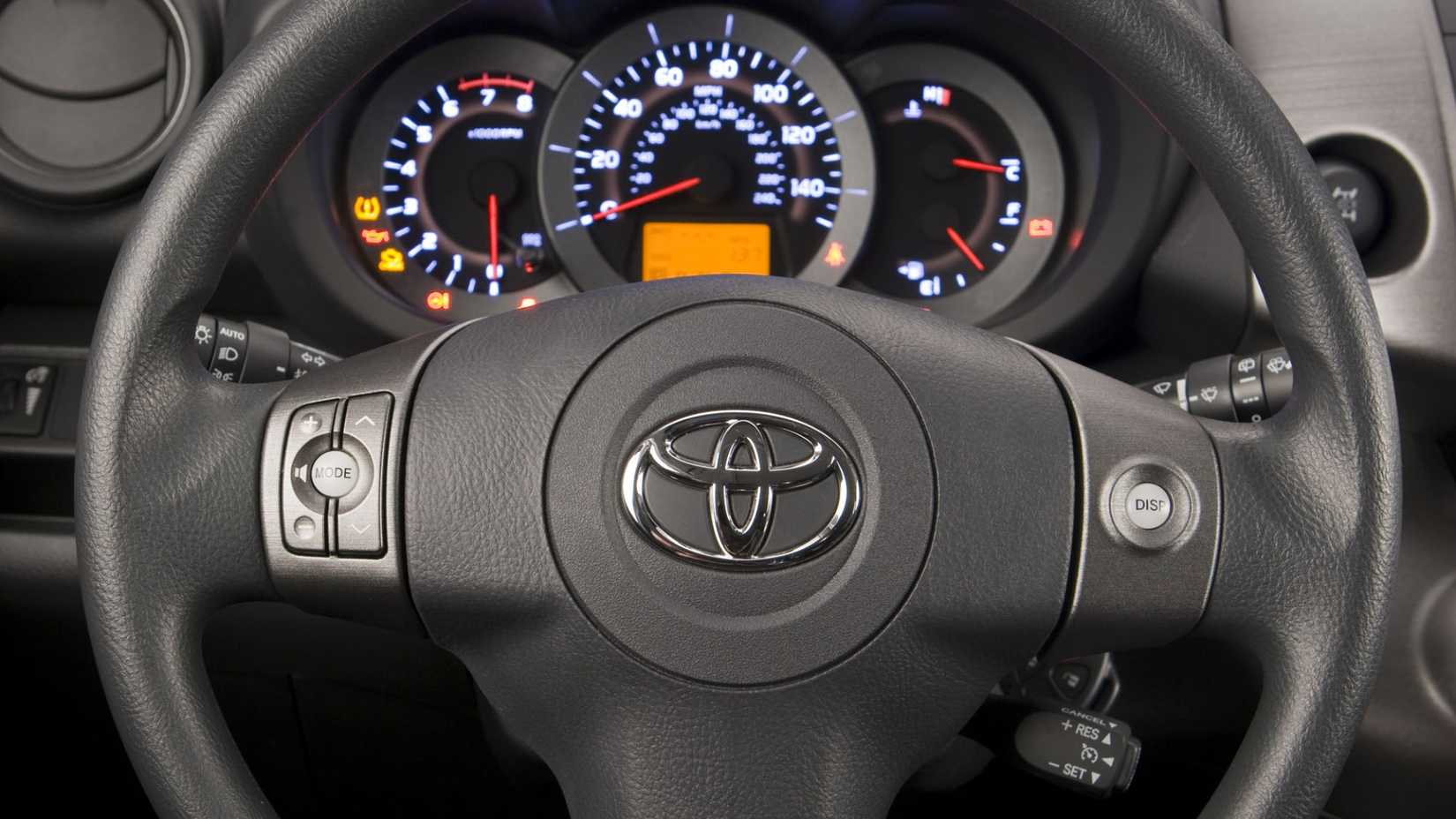 Toyota RAV4 V6 обзор и история