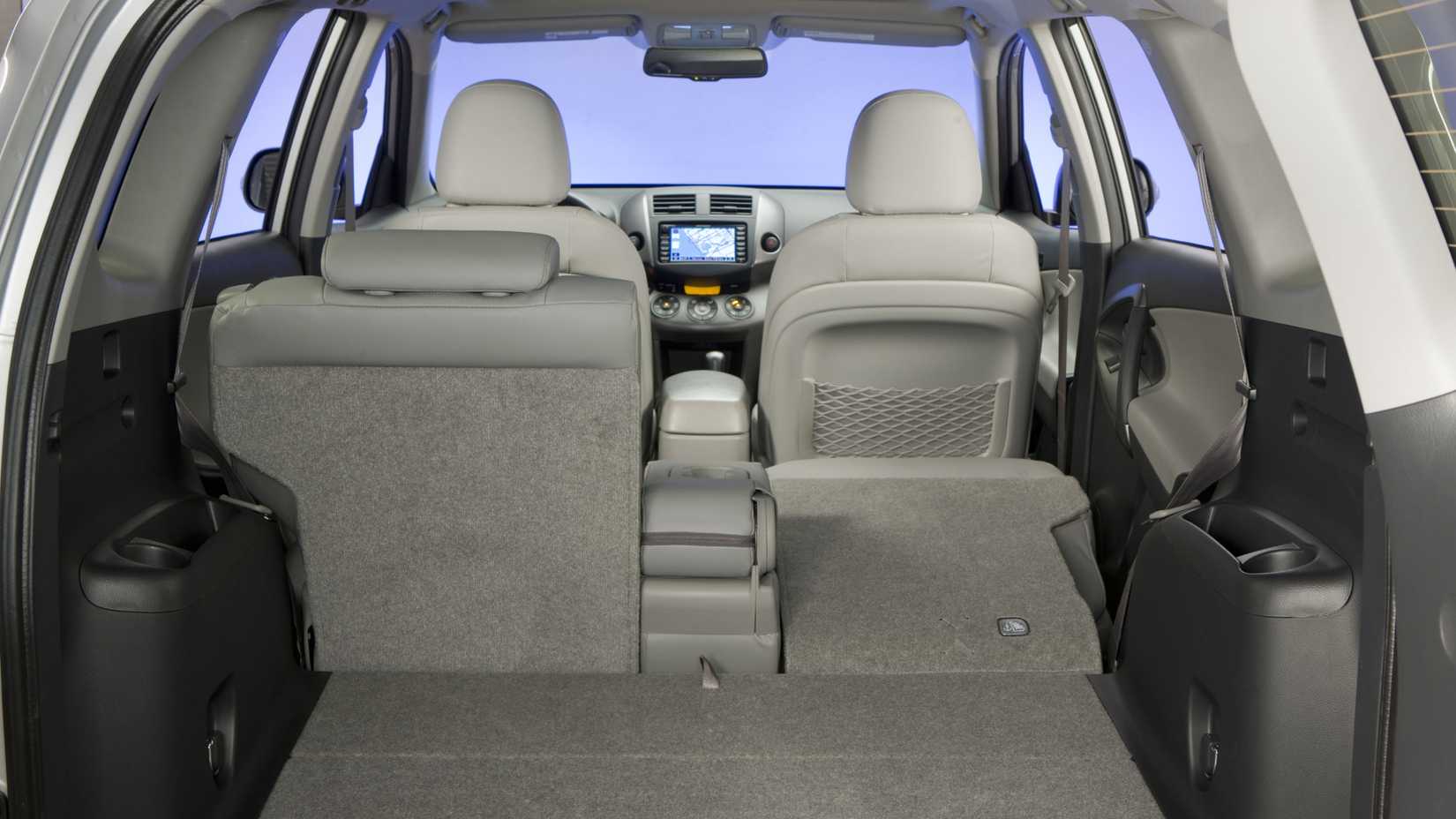 Toyota RAV4 V6 обзор и история