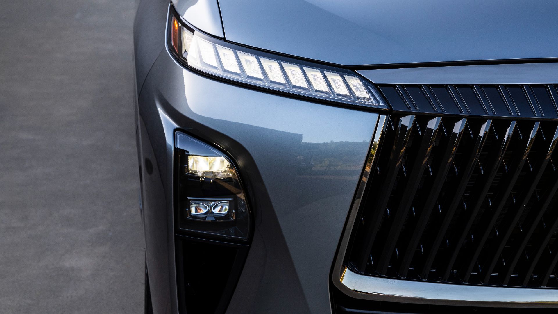 렉서스 LX가 2025년 판매량에서 의외의 강자, 인피니티 QX80에 밀려났다.
