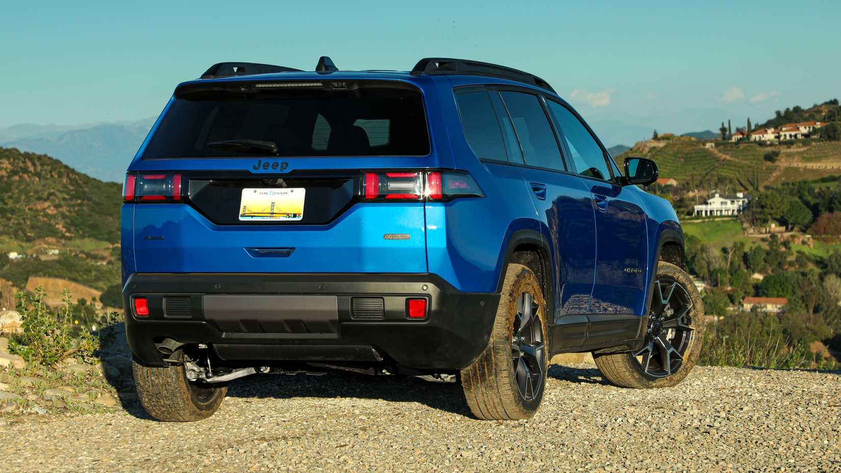 2026 Jeep Cherokee Overland 2 Exterior Rear Quarter