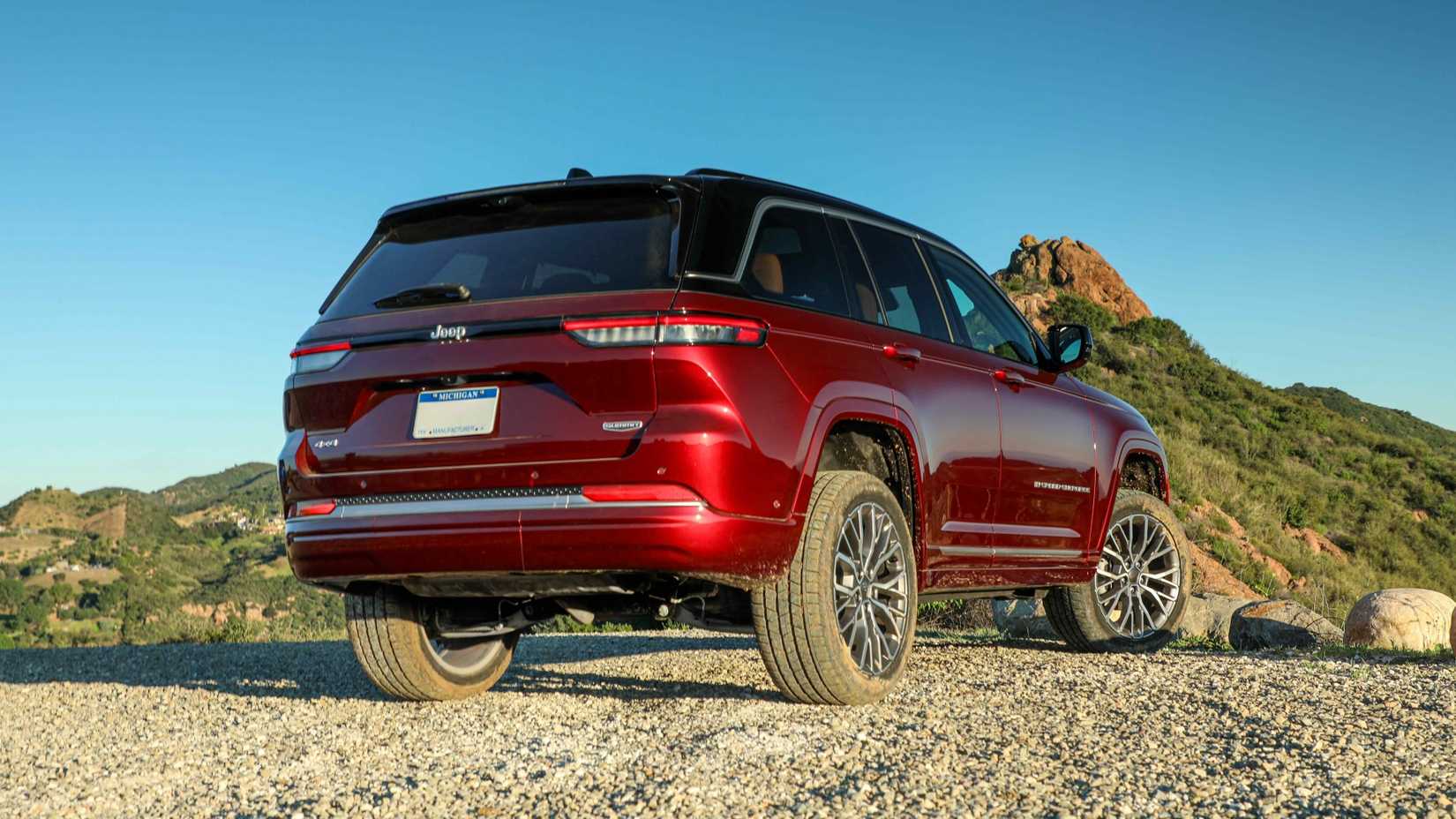2026 Jeep Grand Cherokee Summit Exterior 1
